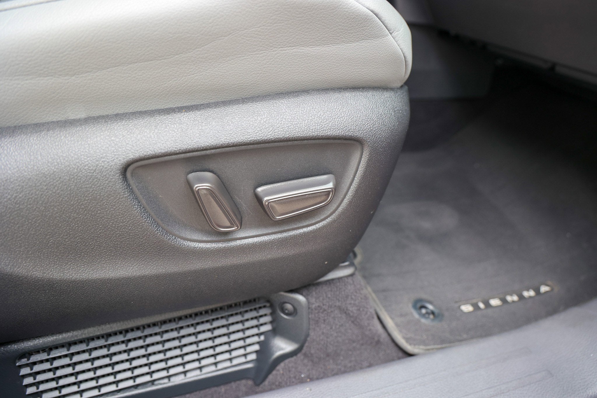 2022 Toyota SIENNA XLE XLE