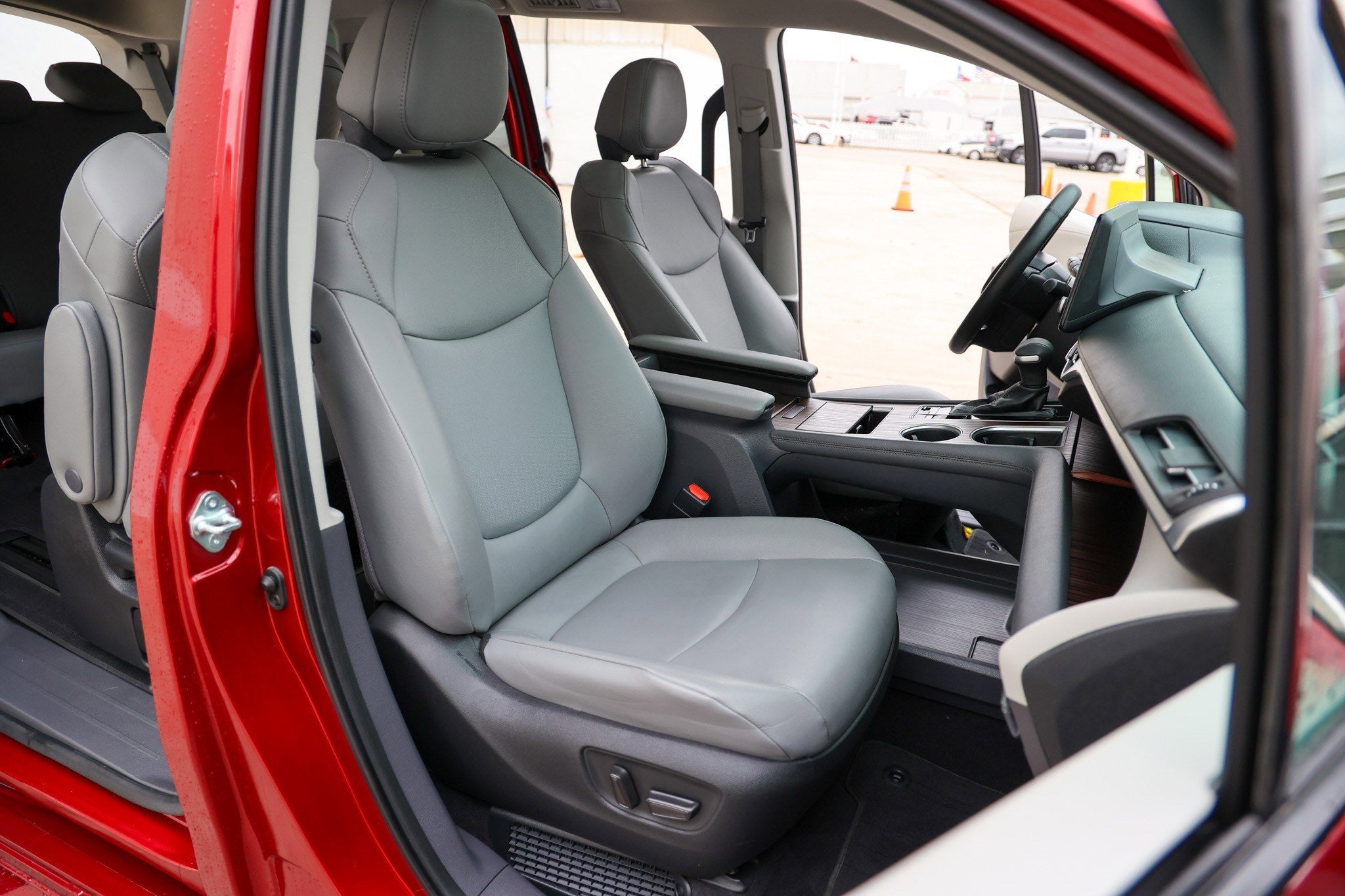 2022 Toyota SIENNA XLE XLE