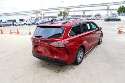 2022 Toyota SIENNA XLE XLE