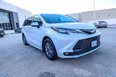2025 Toyota Sienna XLE
