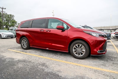 2022 Toyota SIENNA XLE XLE
