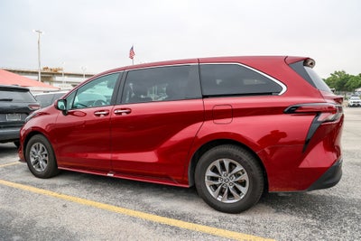 2022 Toyota SIENNA XLE XLE