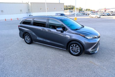 2022 Toyota Sienna XLE