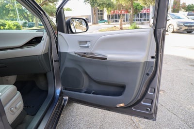 2017 Toyota Sienna XLE
