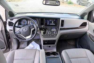 2017 Toyota Sienna XLE