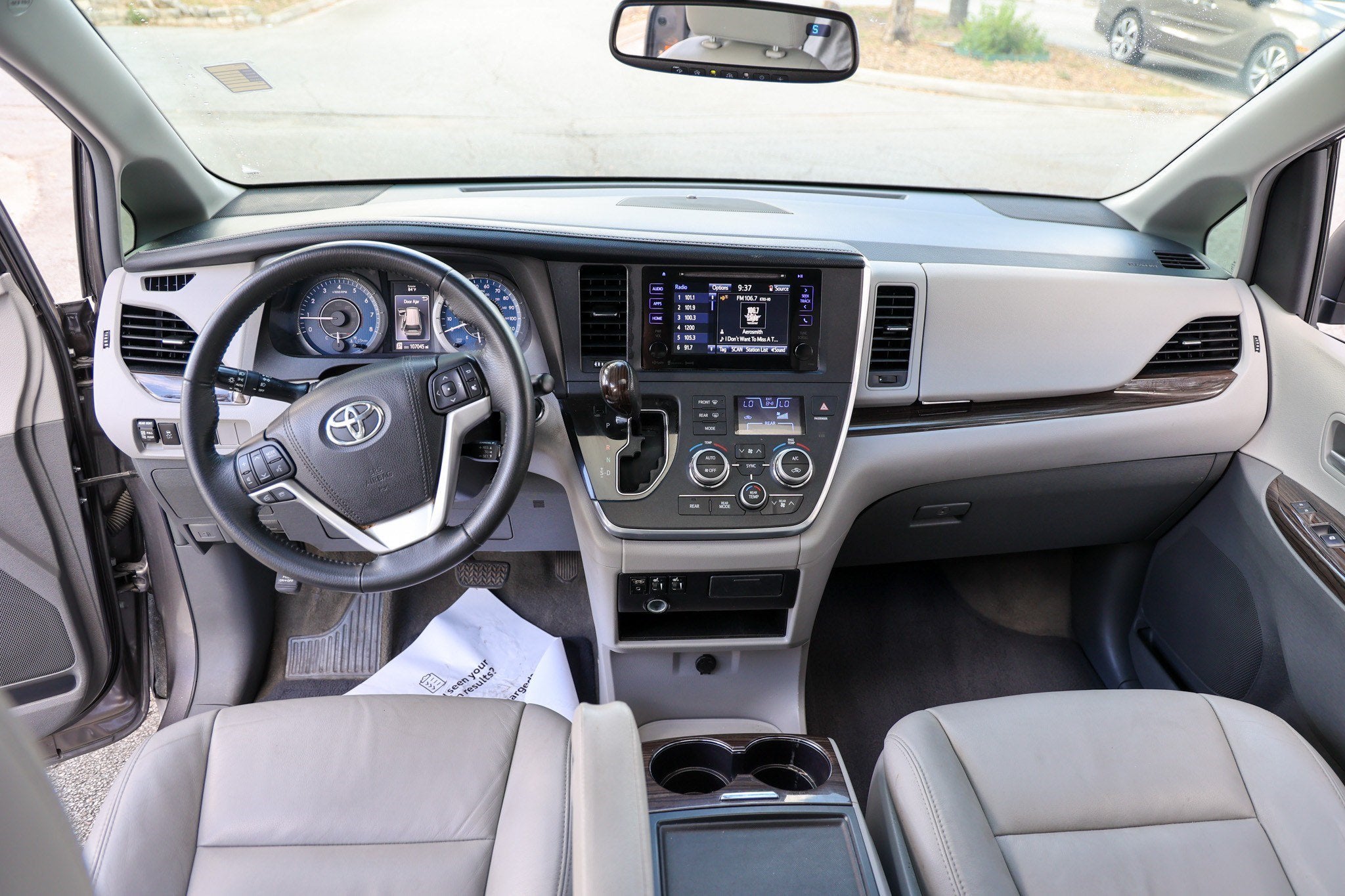 2017 Toyota Sienna XLE