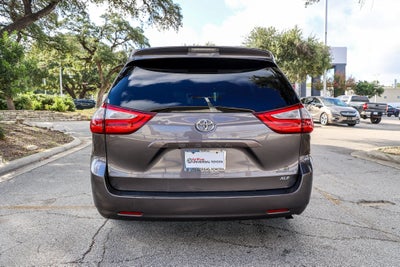2017 Toyota Sienna XLE