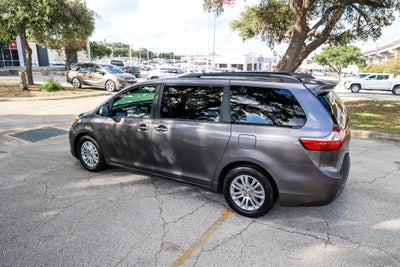 2017 Toyota Sienna XLE