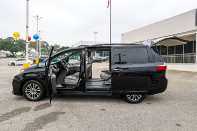 2019 Toyota SIENNA XLE 3.5L XLE