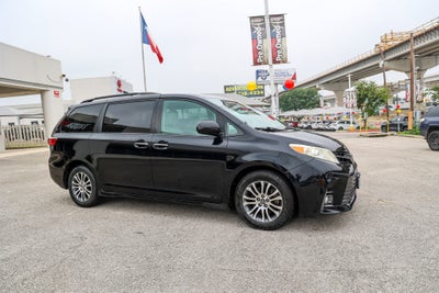 2019 Toyota SIENNA XLE 3.5L XLE