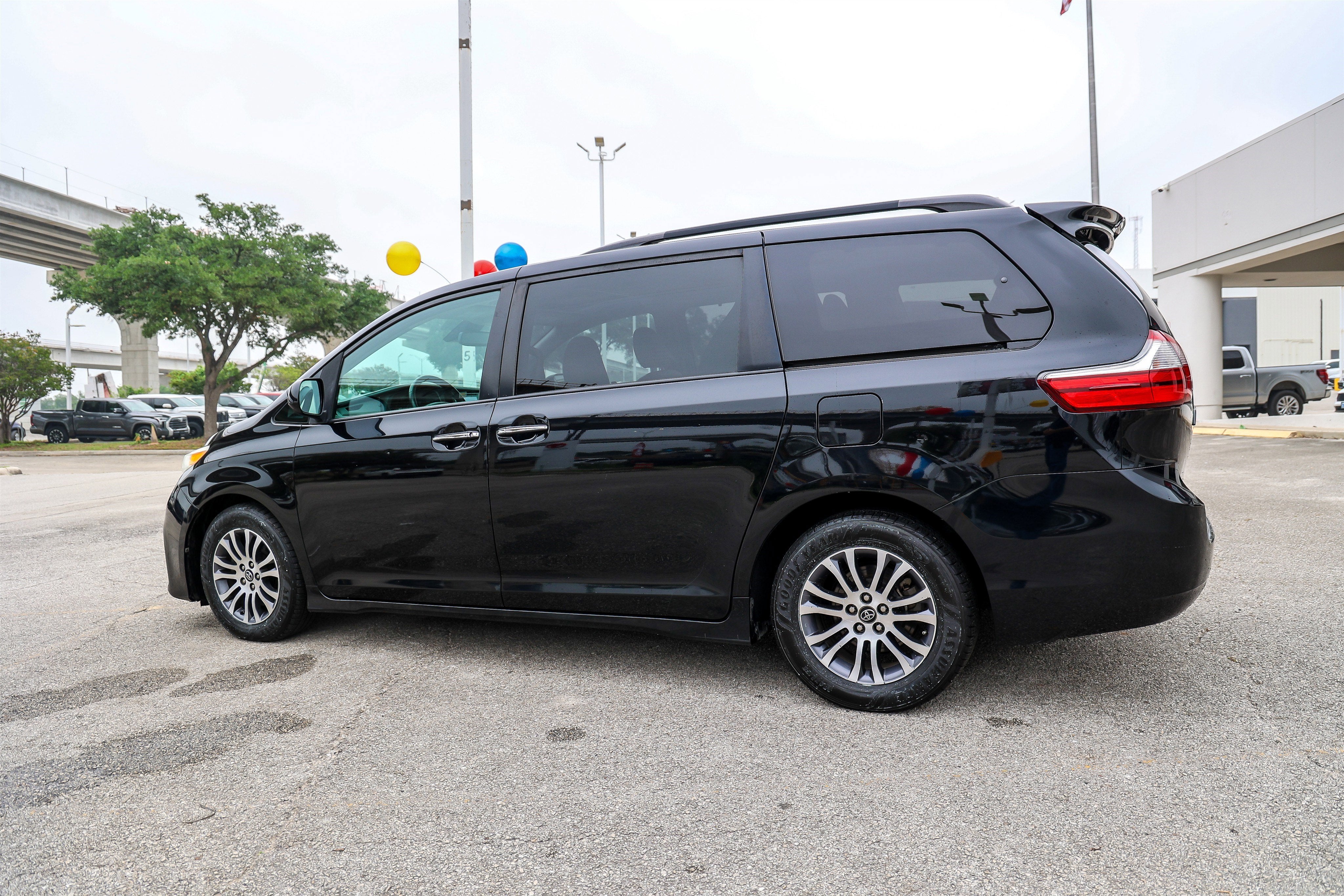 2019 Toyota SIENNA XLE 3.5L XLE