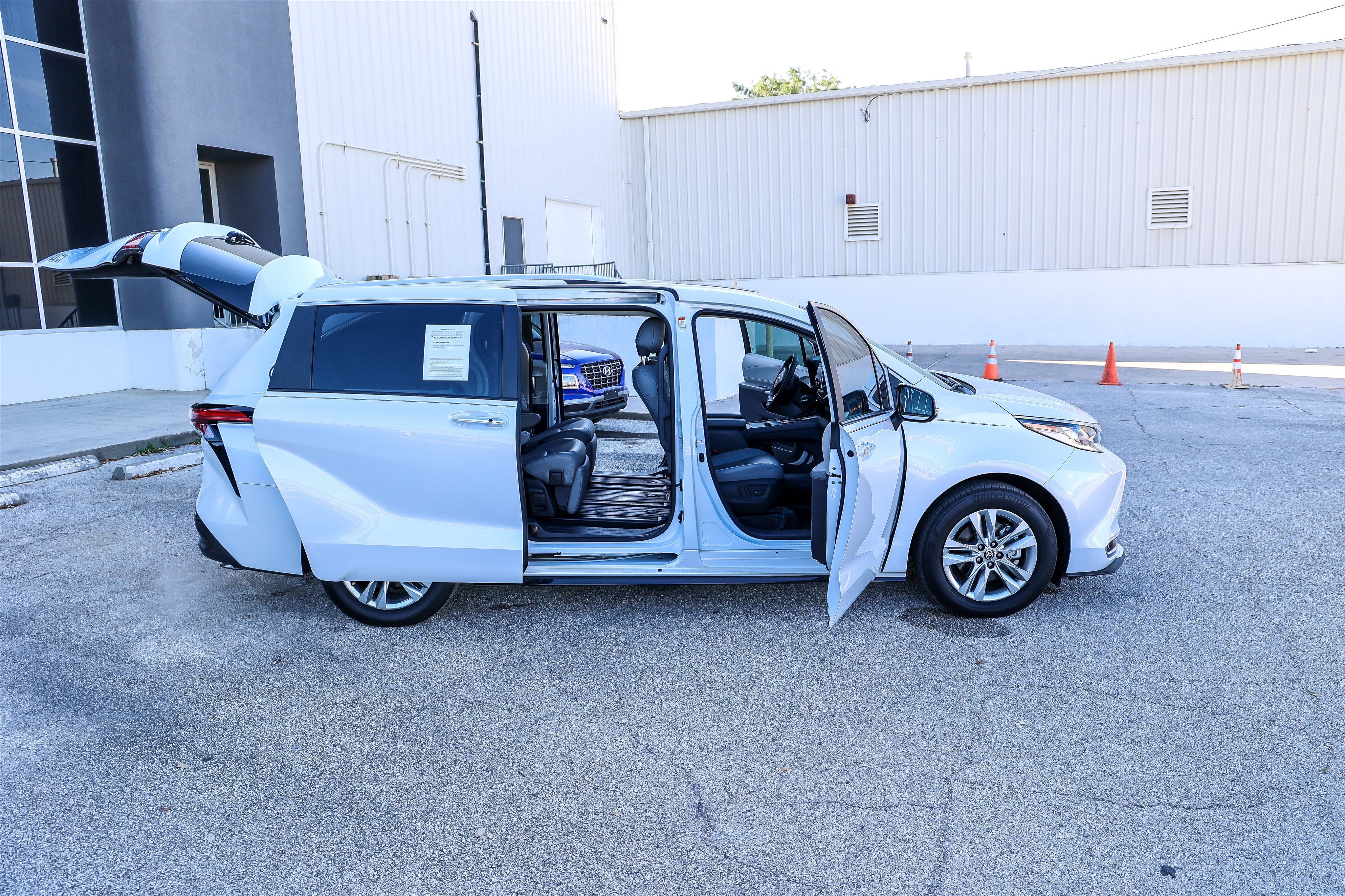 2023 Toyota SIENNA LIMITED Limited