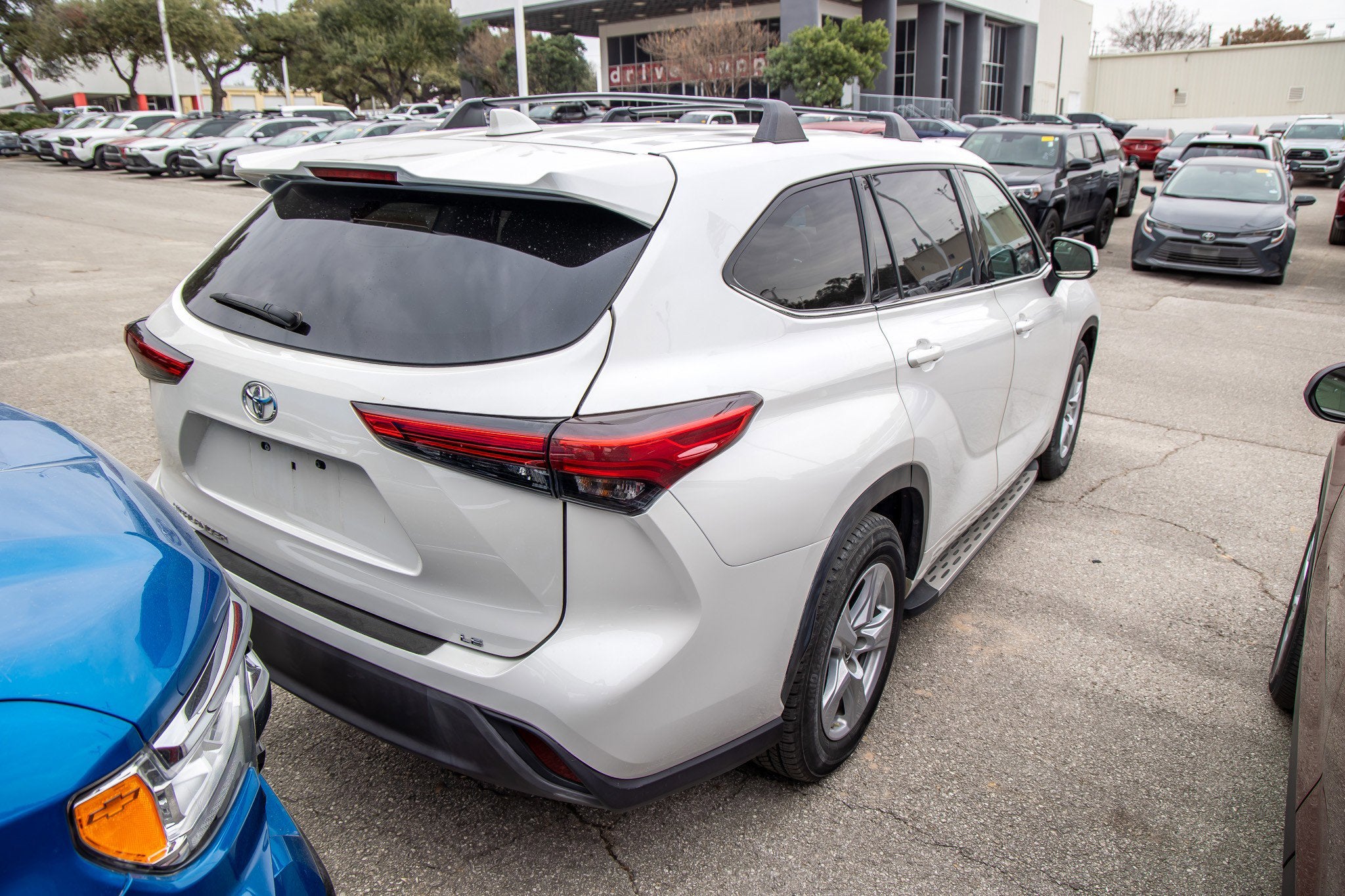 2021 Toyota HIGHLANDER LE