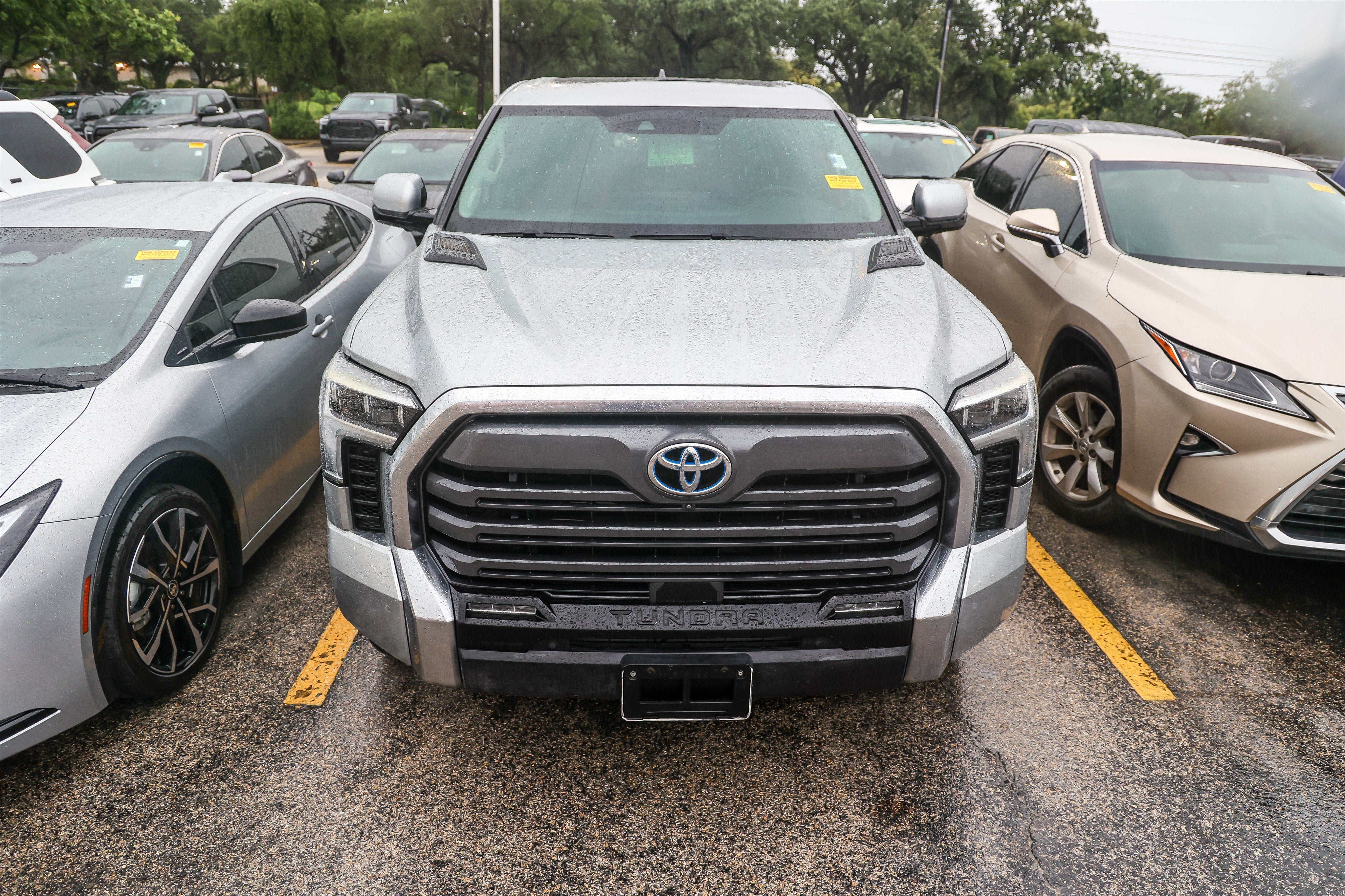 2022 Toyota Tundra i-FORCE MAX Limited Hybrid