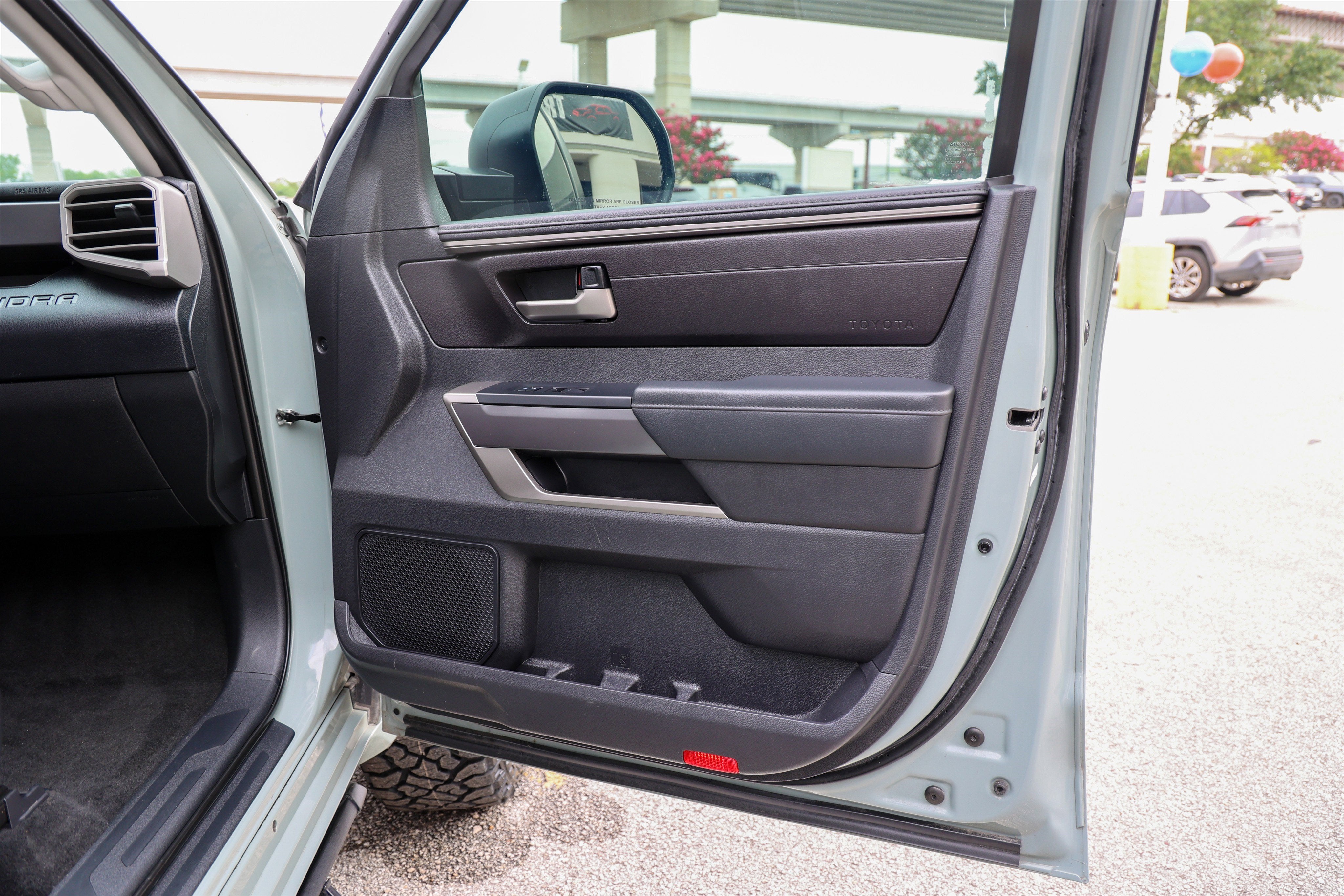2024 Toyota TUNDRA 4X2 SR5