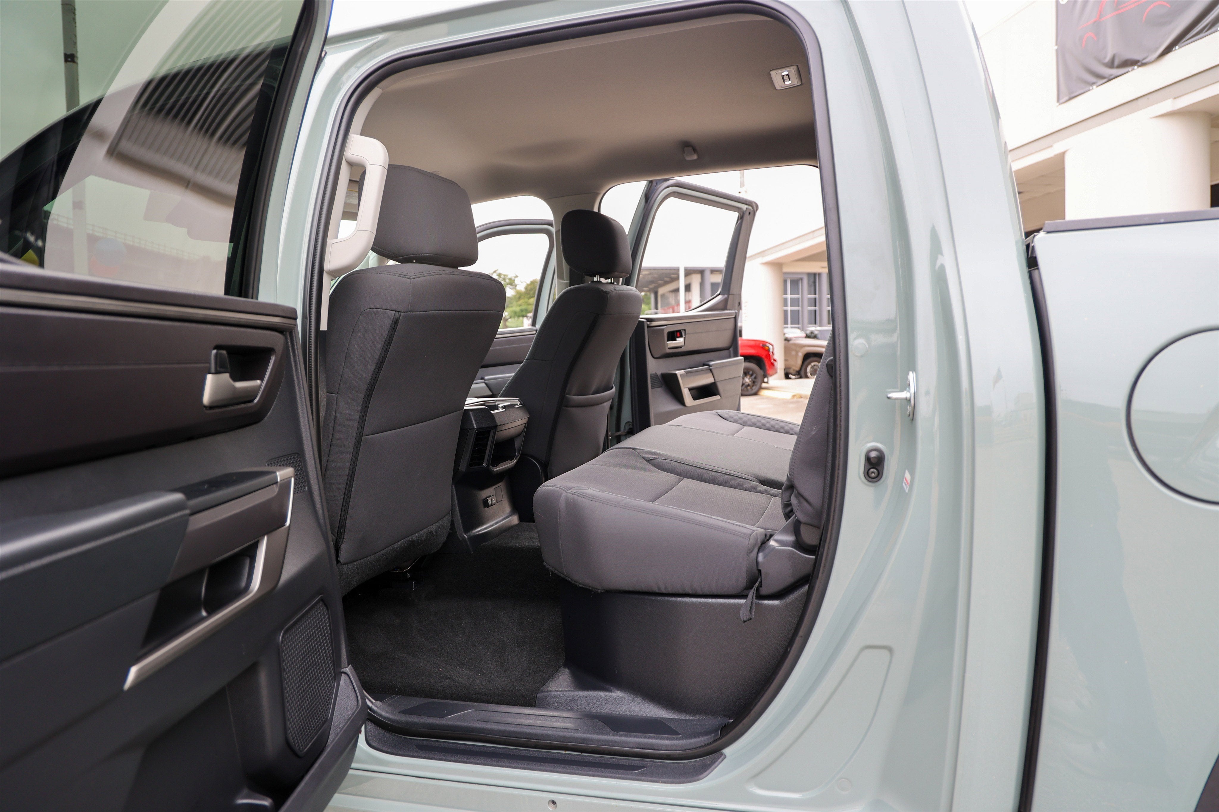 2024 Toyota TUNDRA 4X2 SR5