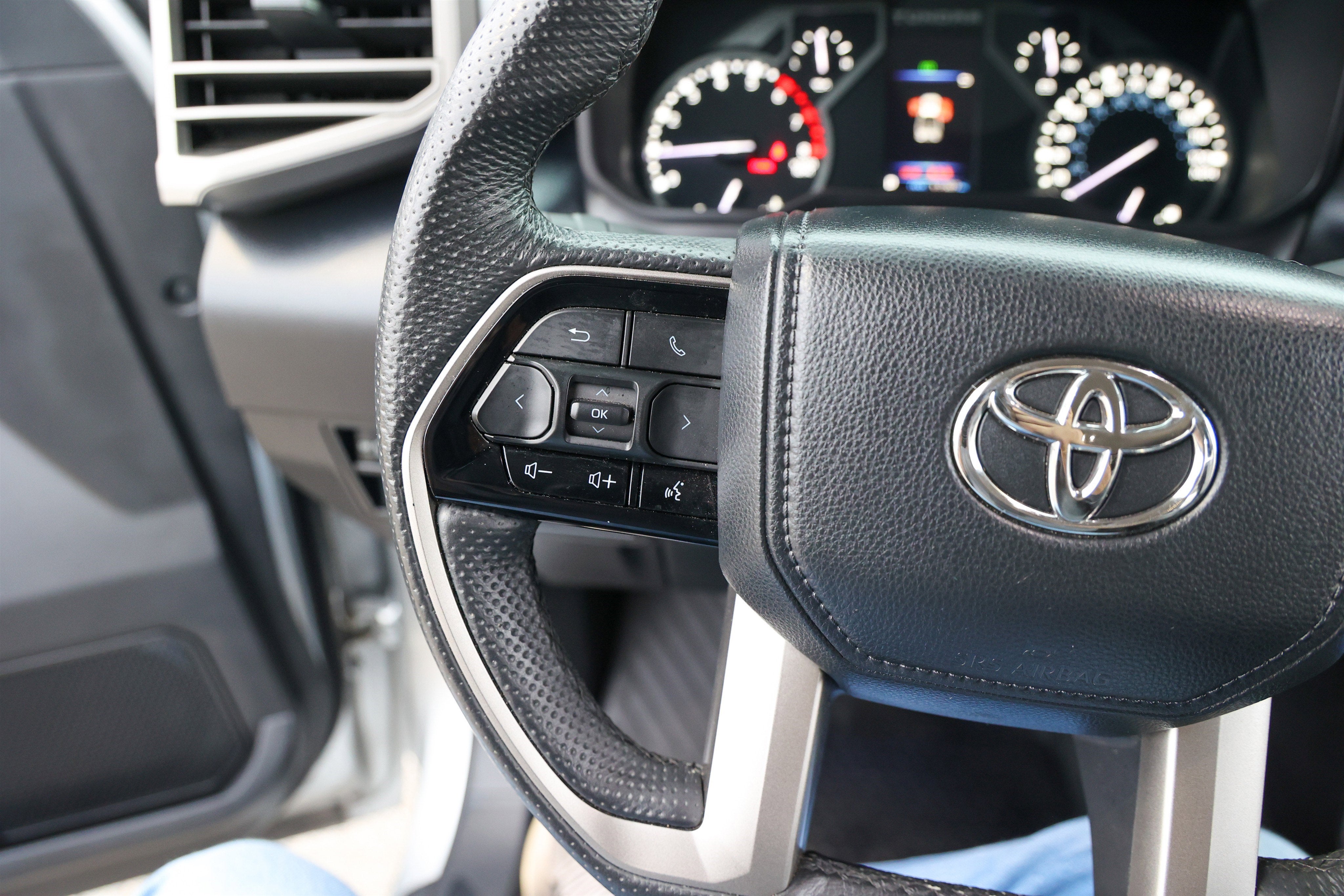 2024 Toyota TUNDRA 4X2 SR5