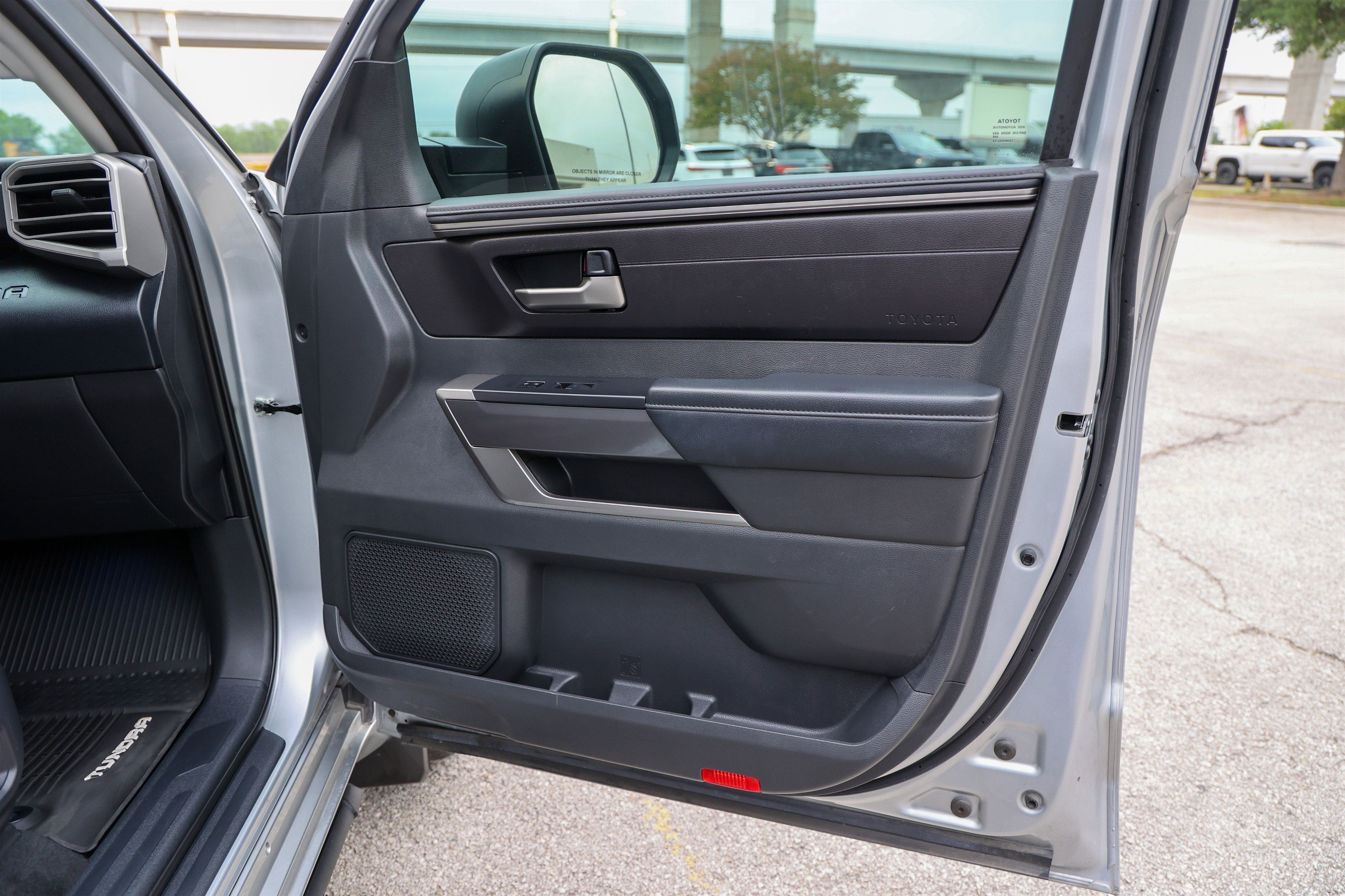 2024 Toyota TUNDRA 4X2 SR5