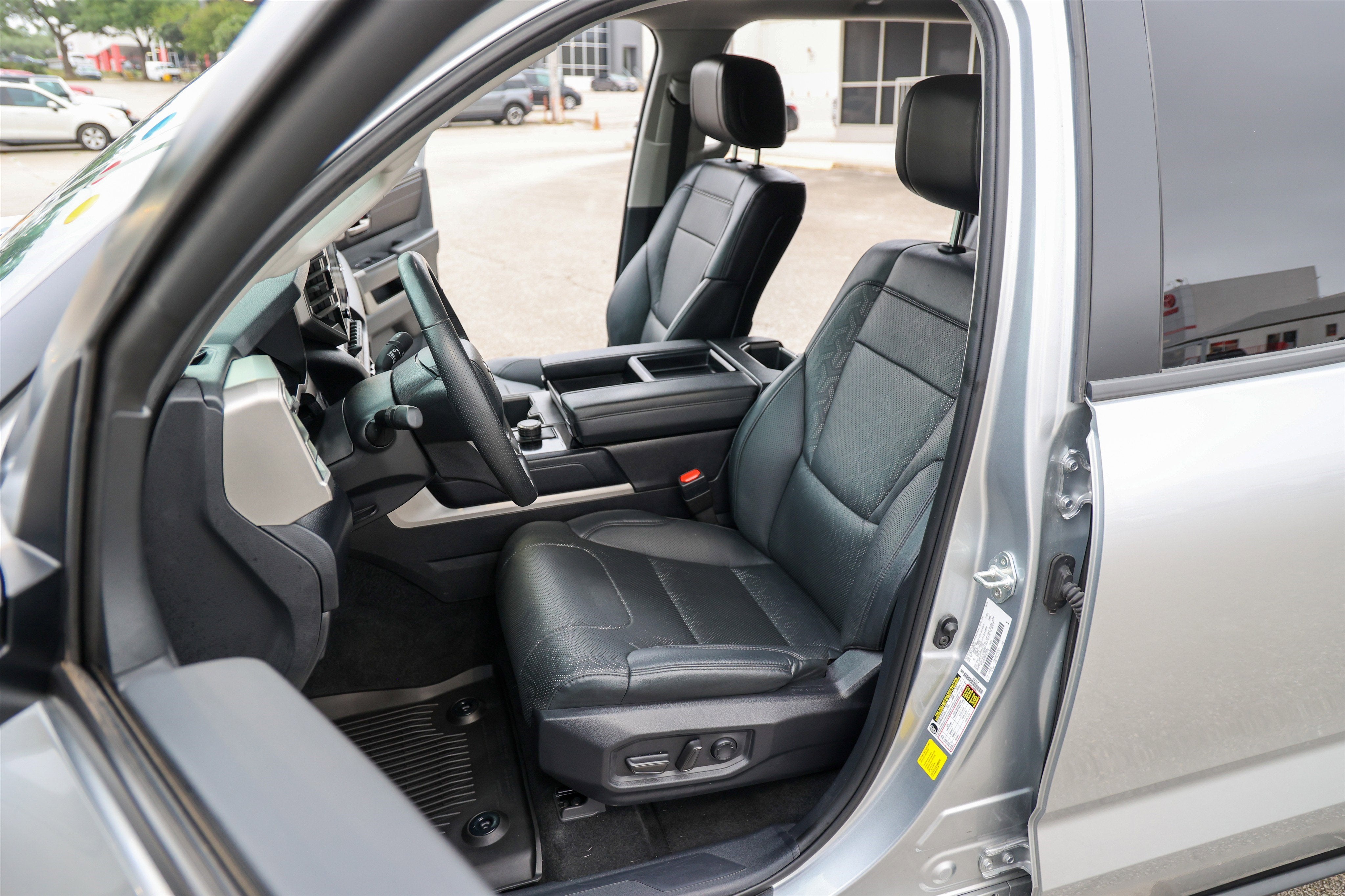 2024 Toyota TUNDRA 4X2 SR5
