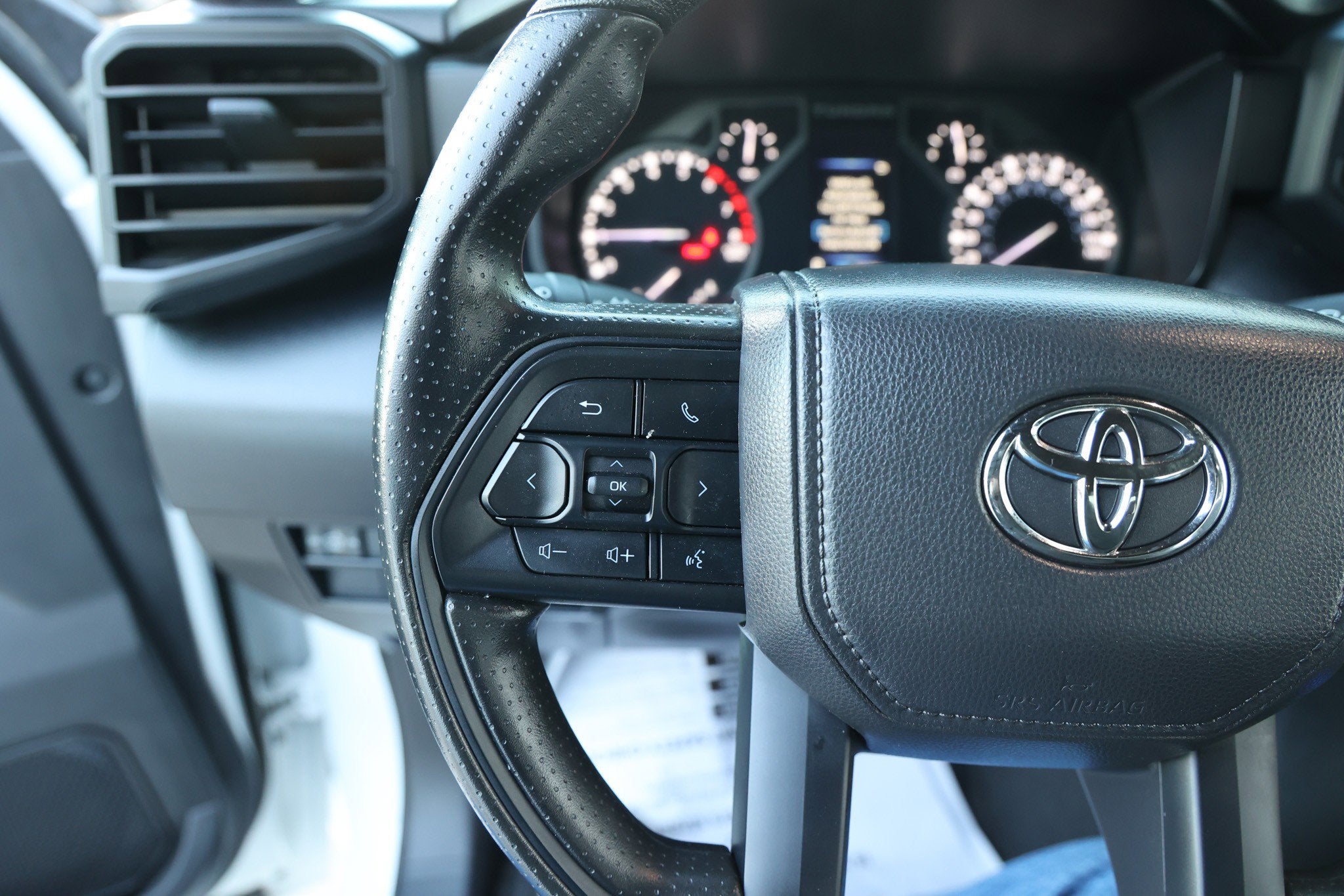 2025 Toyota TUNDRA 4X2 SR5