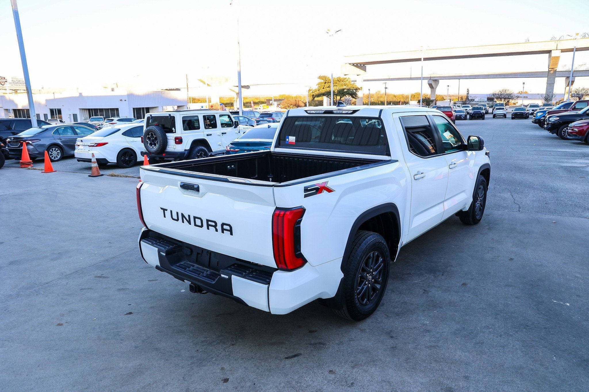 2025 Toyota TUNDRA 4X2 SR5