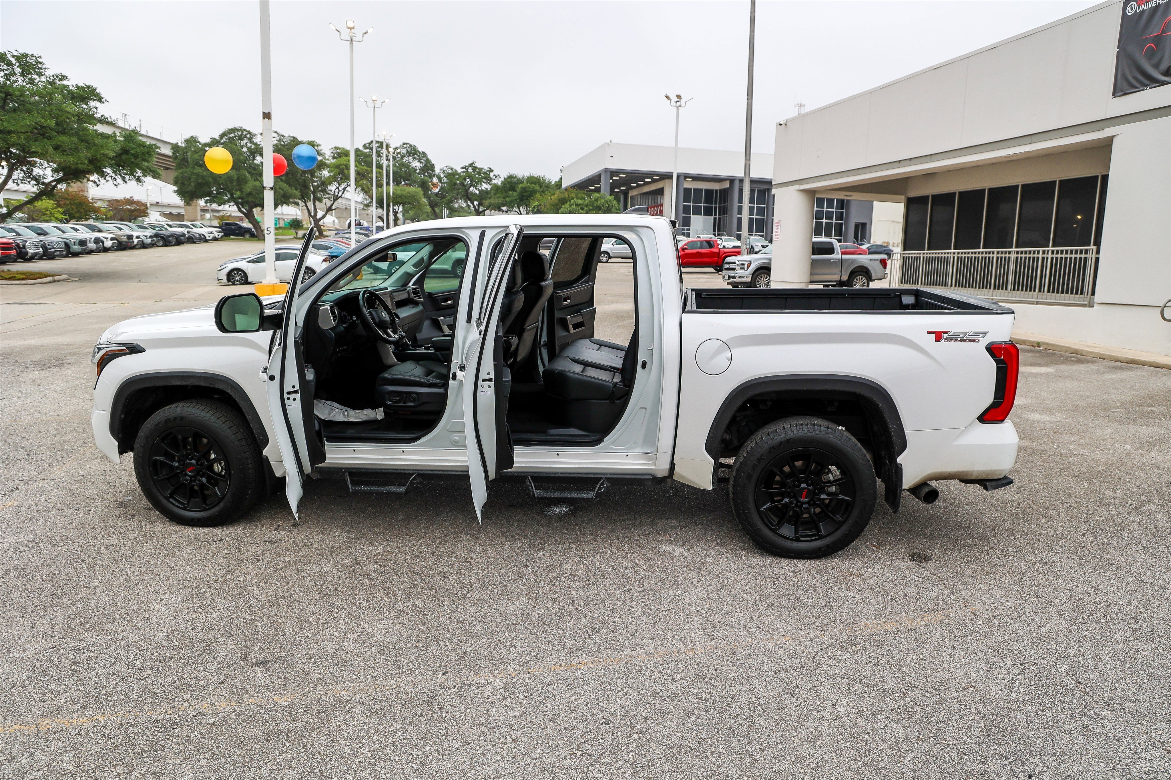 2024 Toyota TUNDRA 4X4 SR5