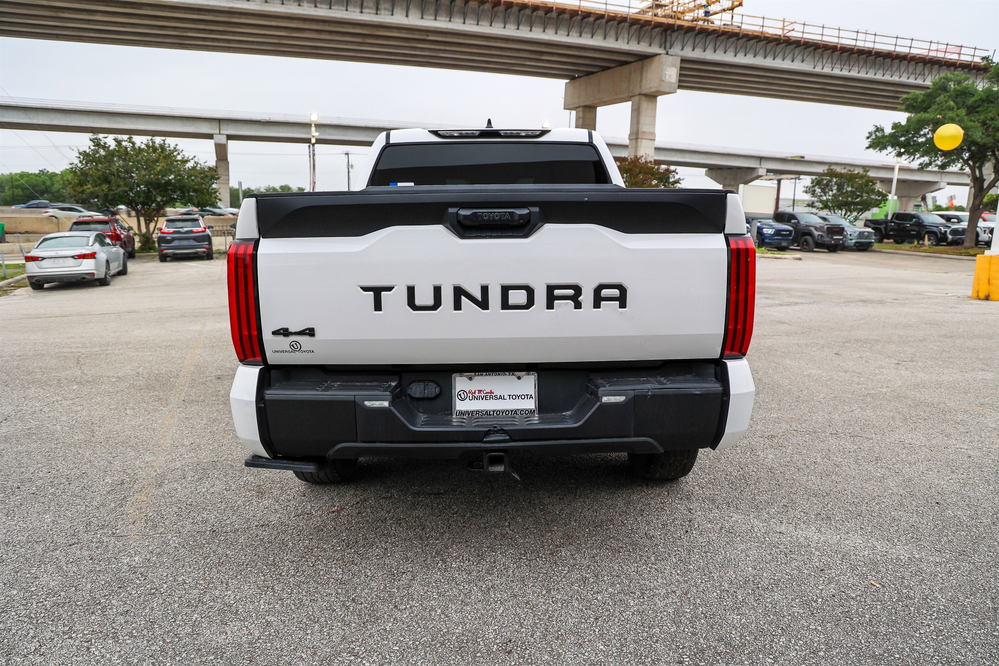 2024 Toyota TUNDRA 4X4 SR5