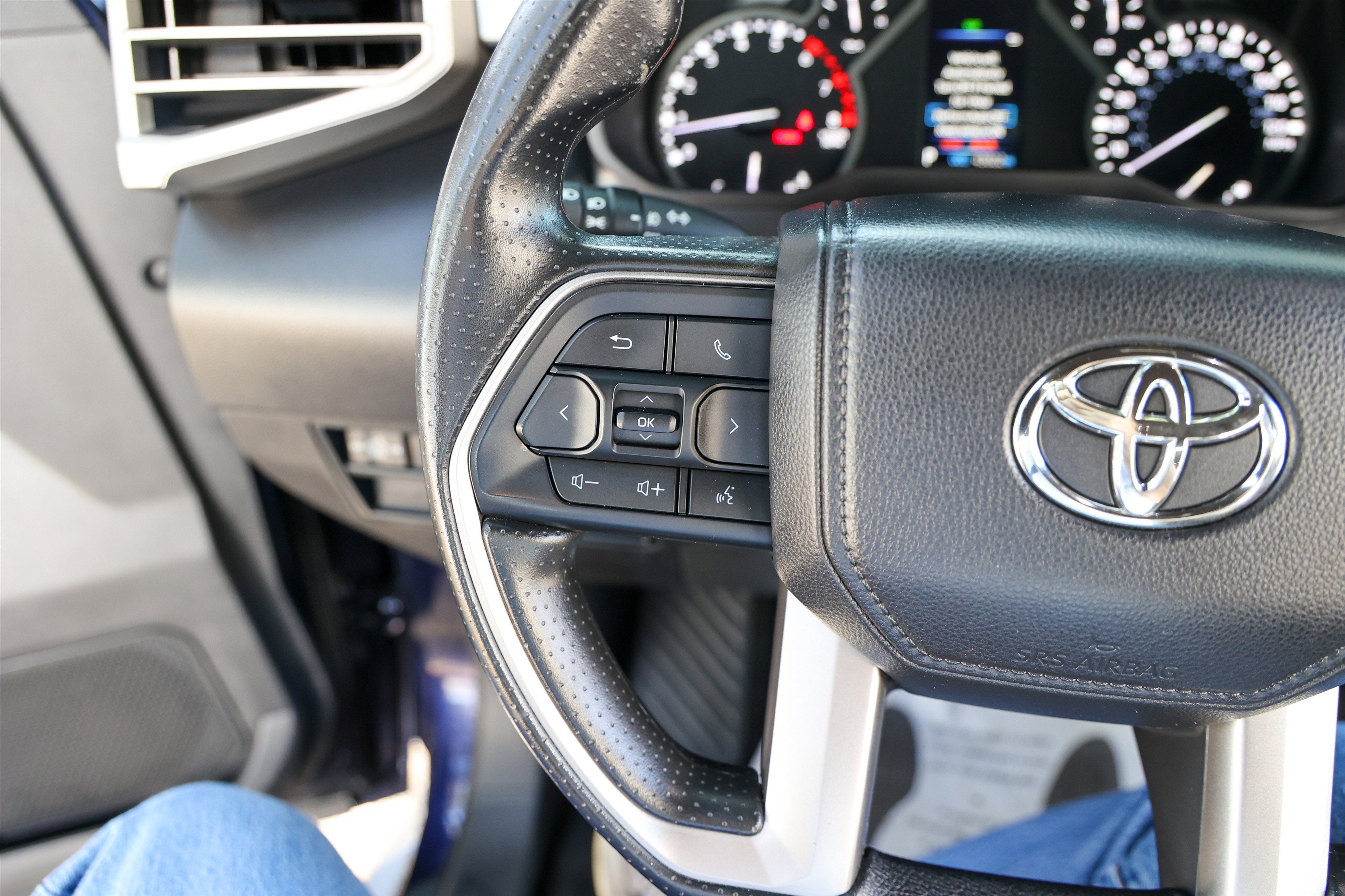 2025 Toyota TUNDRA 4X4 SR5