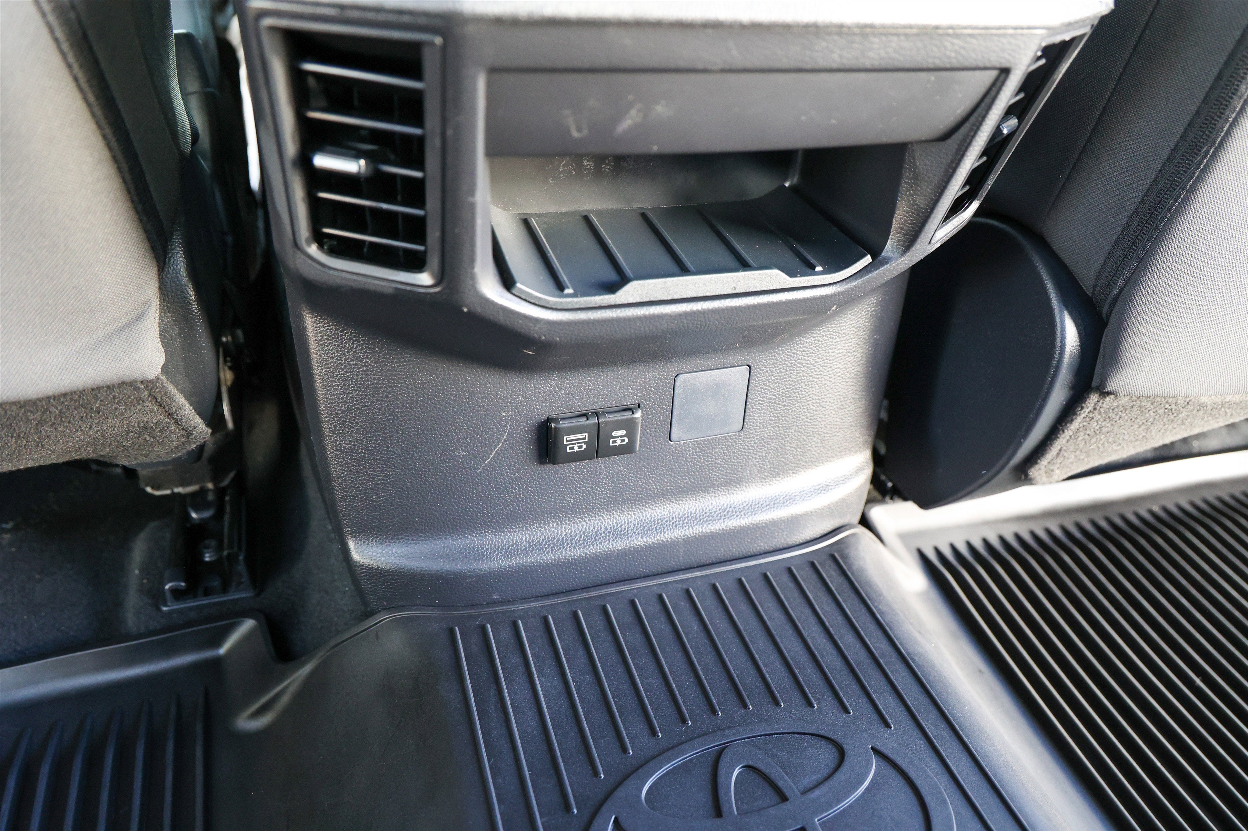 2025 Toyota TUNDRA 4X4 SR5