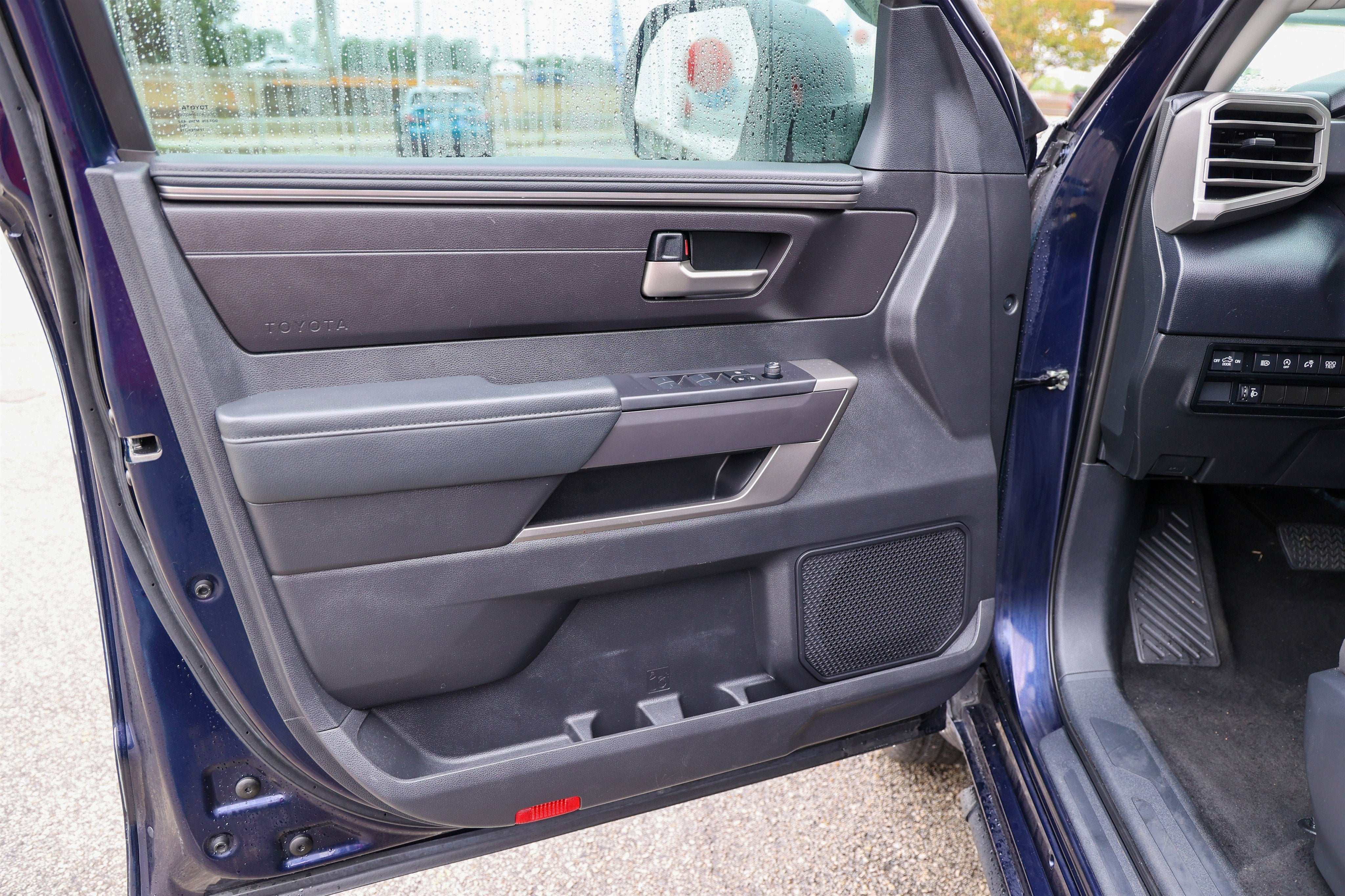 2023 Toyota TUNDRA 4X4 SR5