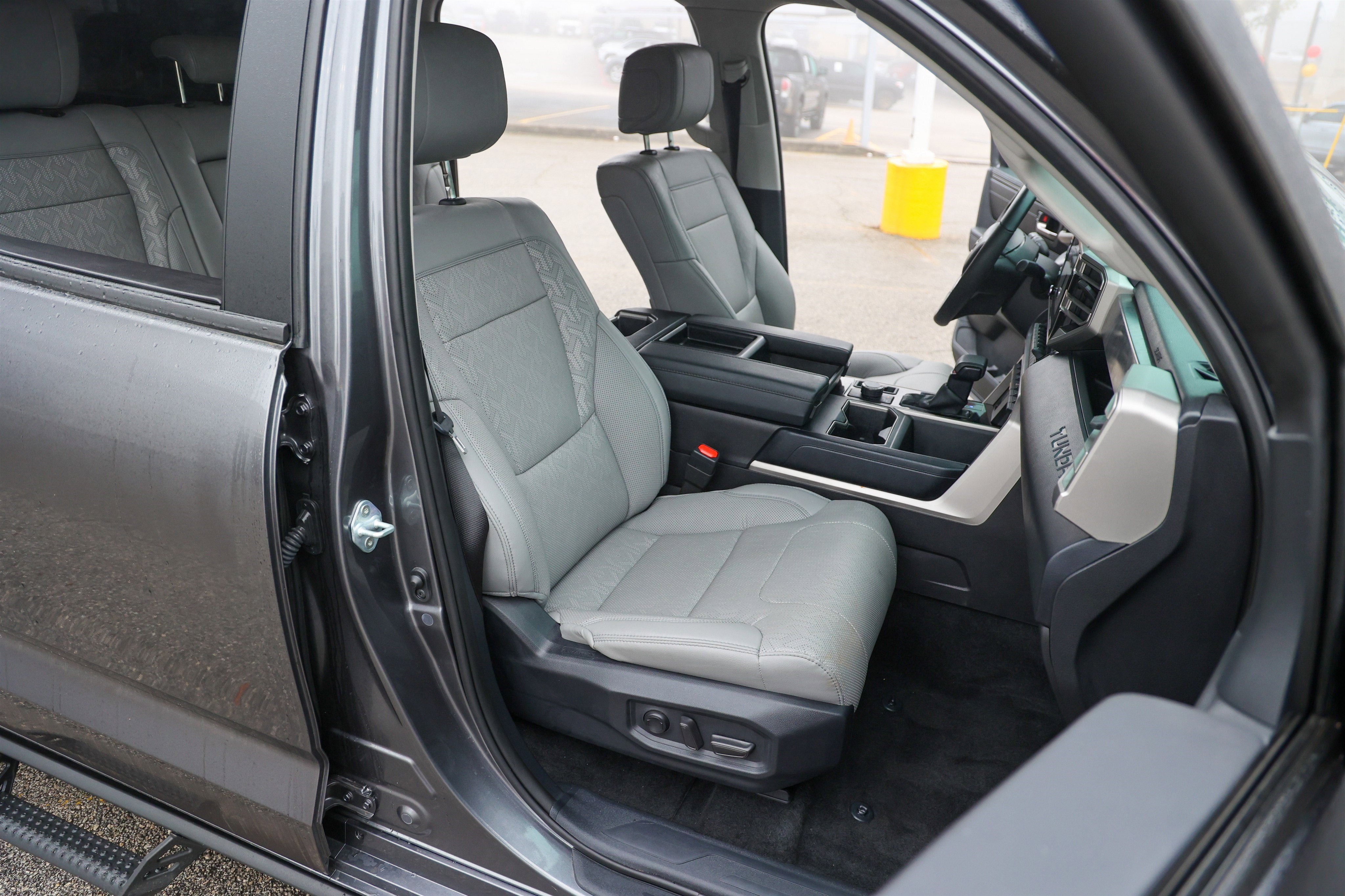 2024 Toyota TUNDRA 4X4 SR5