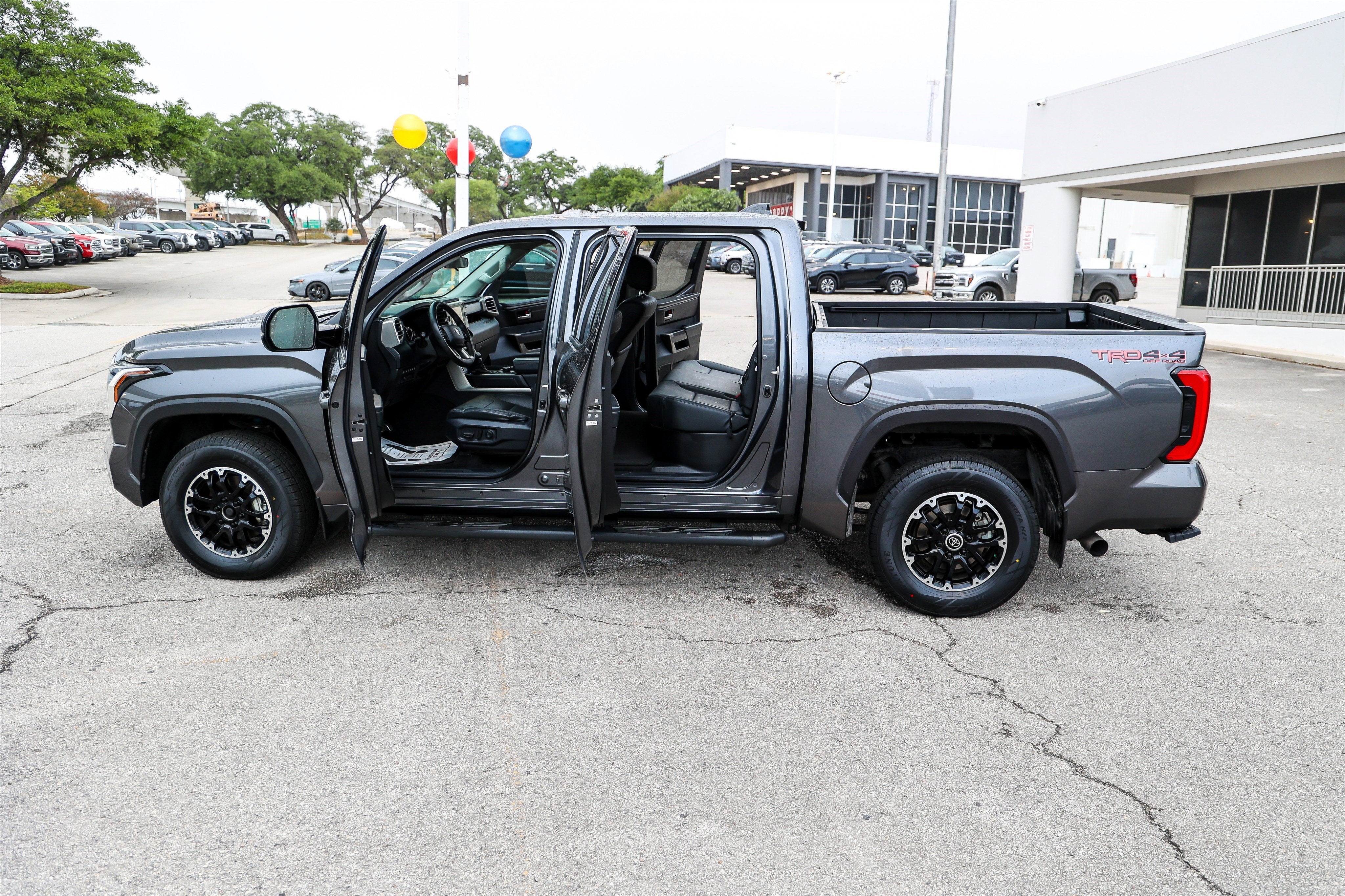 2023 Toyota TUNDRA 4X4 SR5