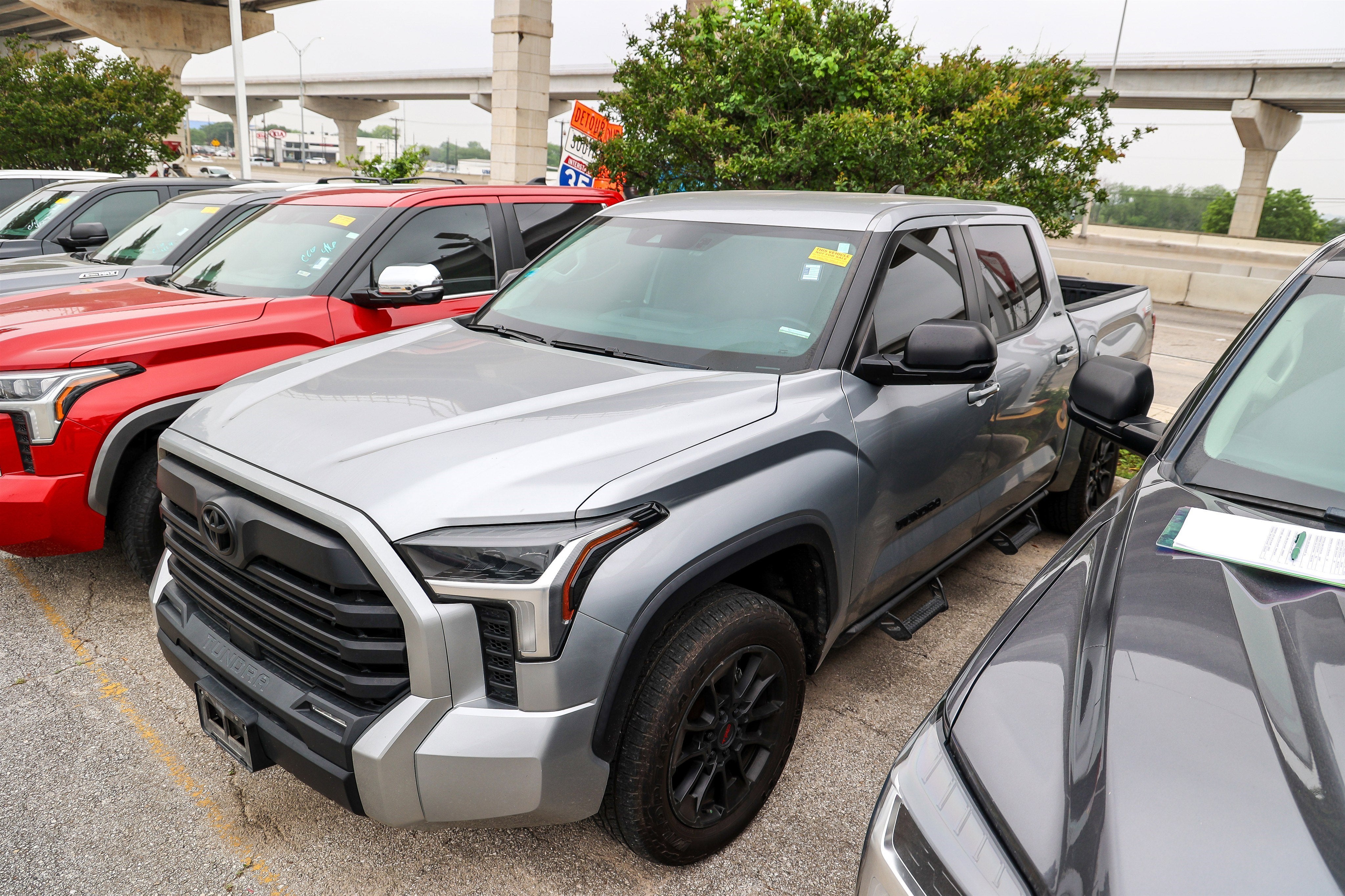 2024 Toyota TUNDRA 4X4 SR5
