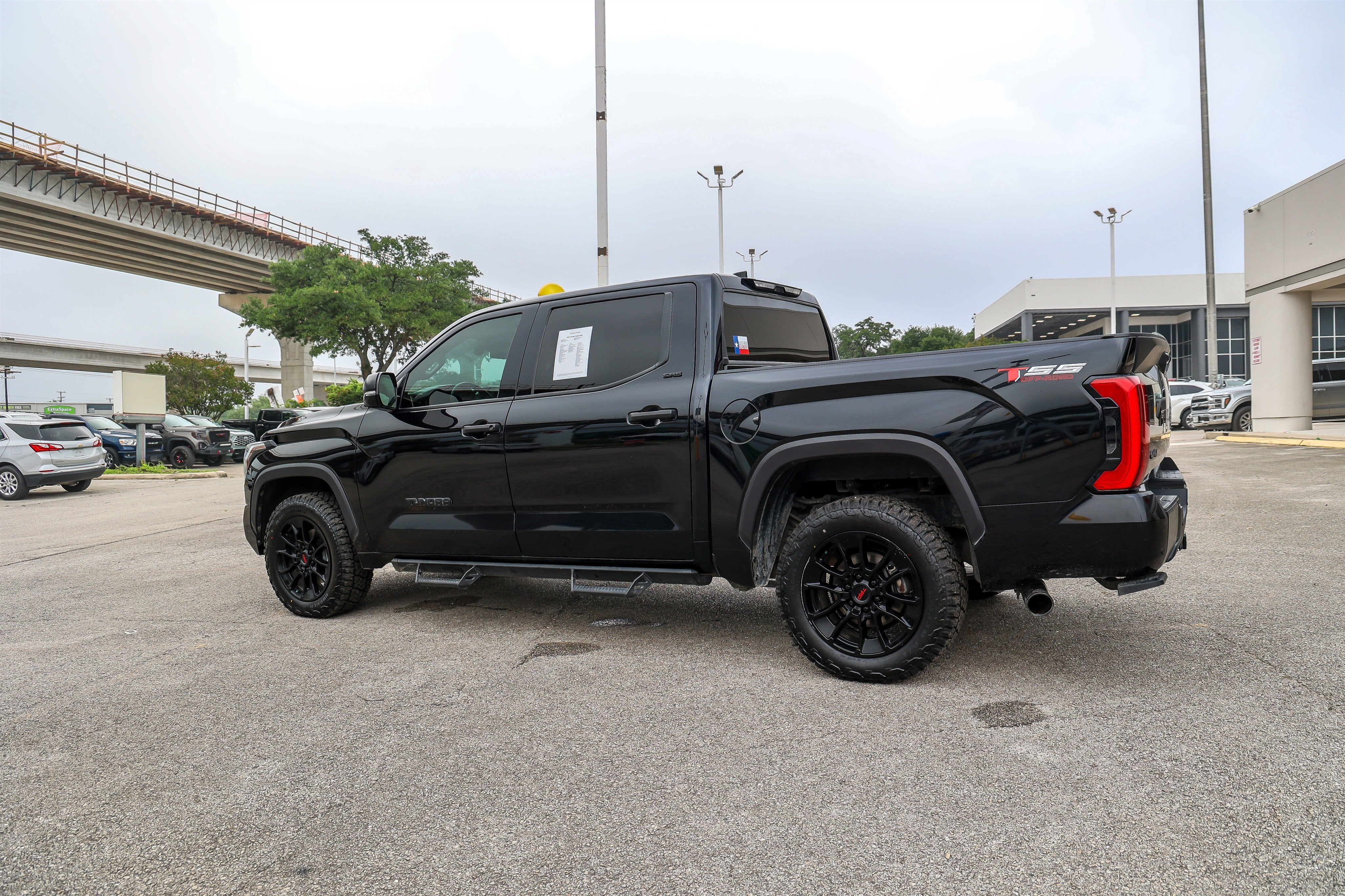 2023 Toyota TUNDRA 4X4 SR5