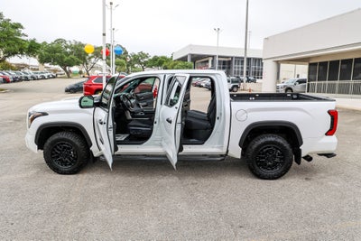 2025 Toyota TUNDRA 4X4 SR5