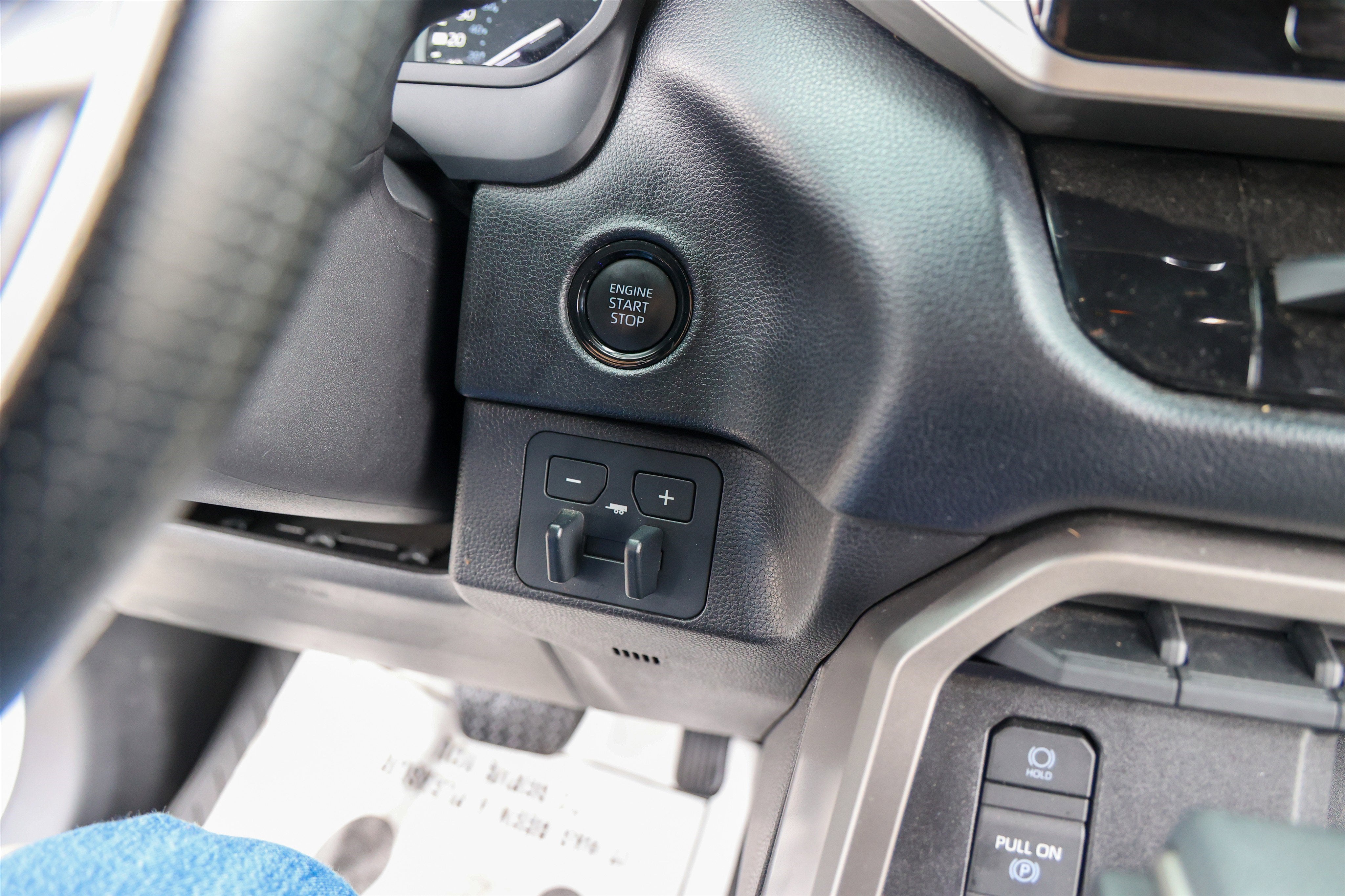 2025 Toyota TUNDRA 4X4 SR5