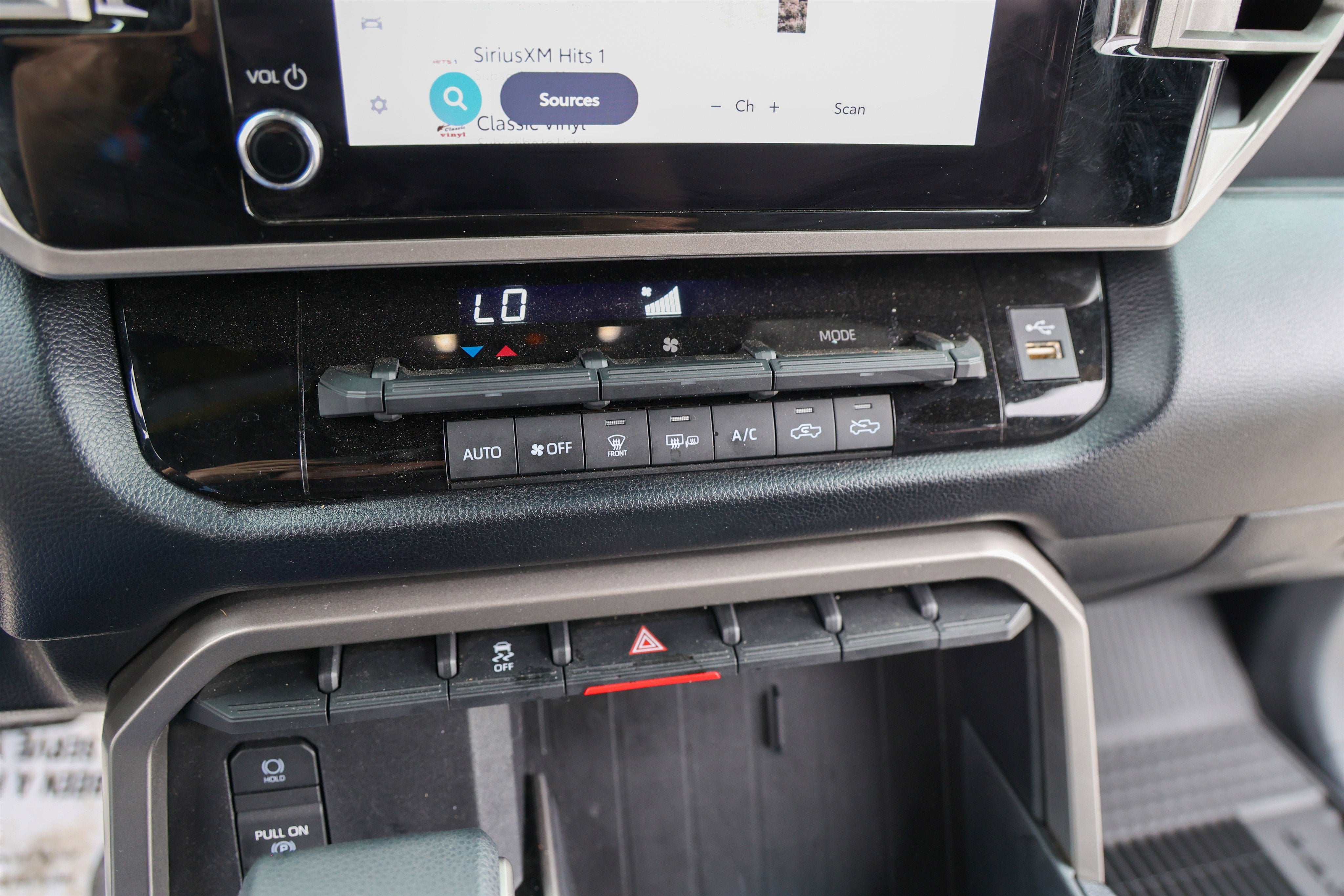 2025 Toyota TUNDRA 4X4 SR5