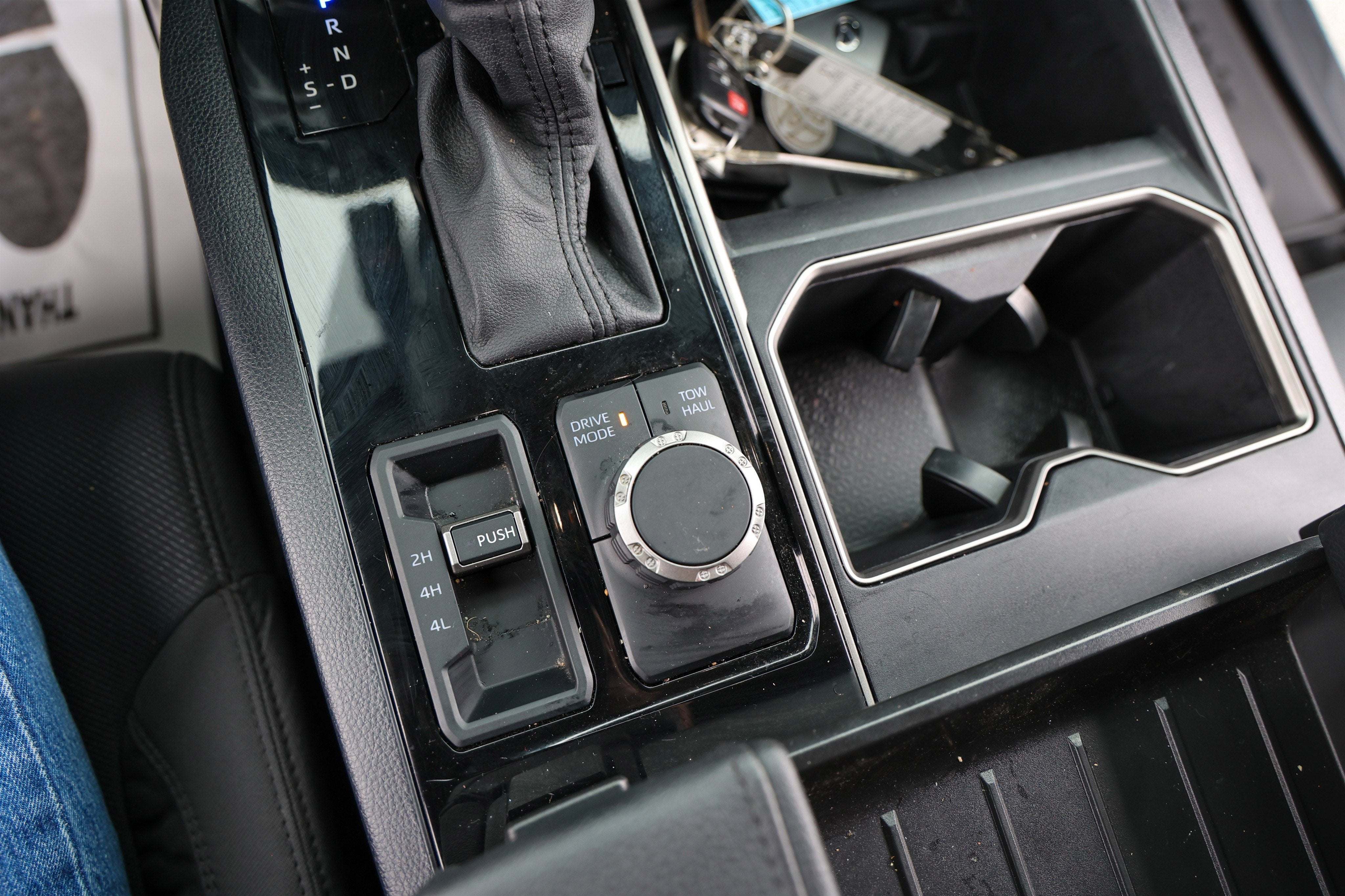 2025 Toyota TUNDRA 4X4 SR5