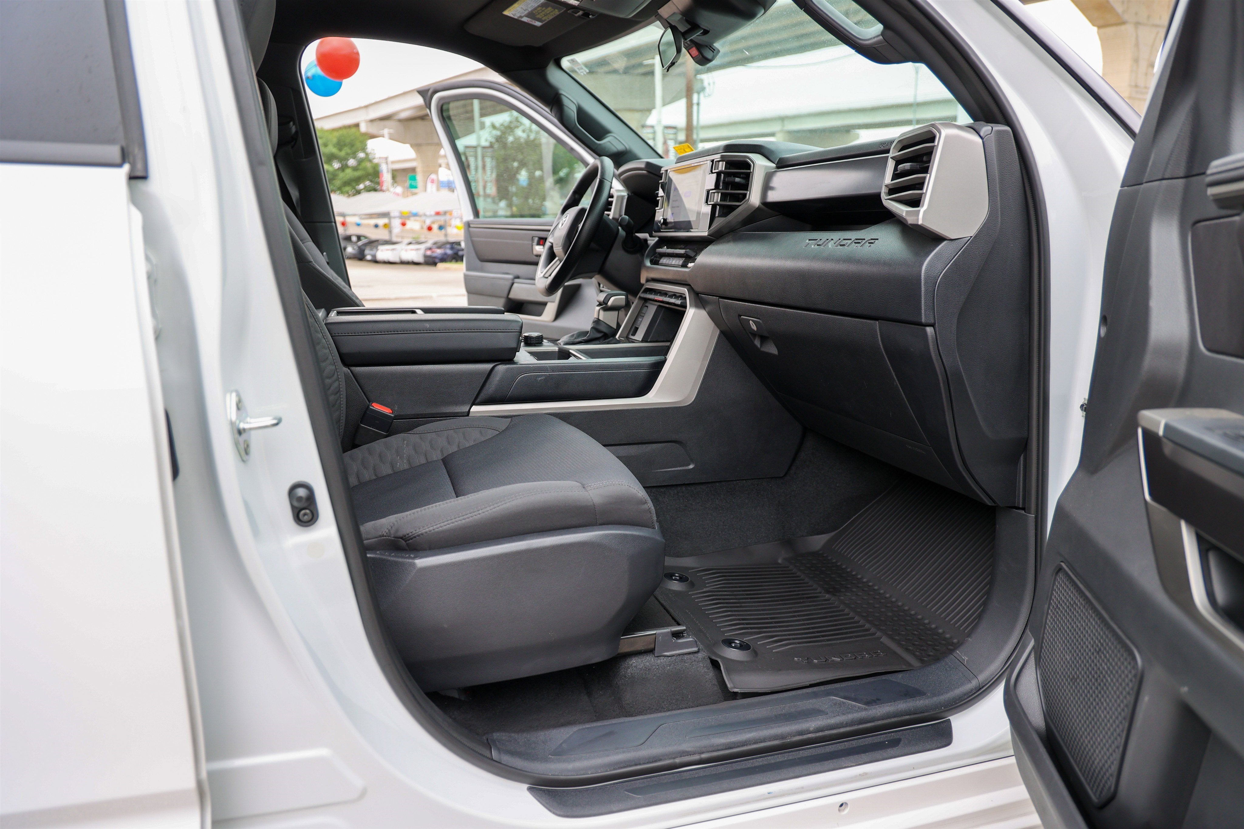 2025 Toyota TUNDRA 4X4 SR5