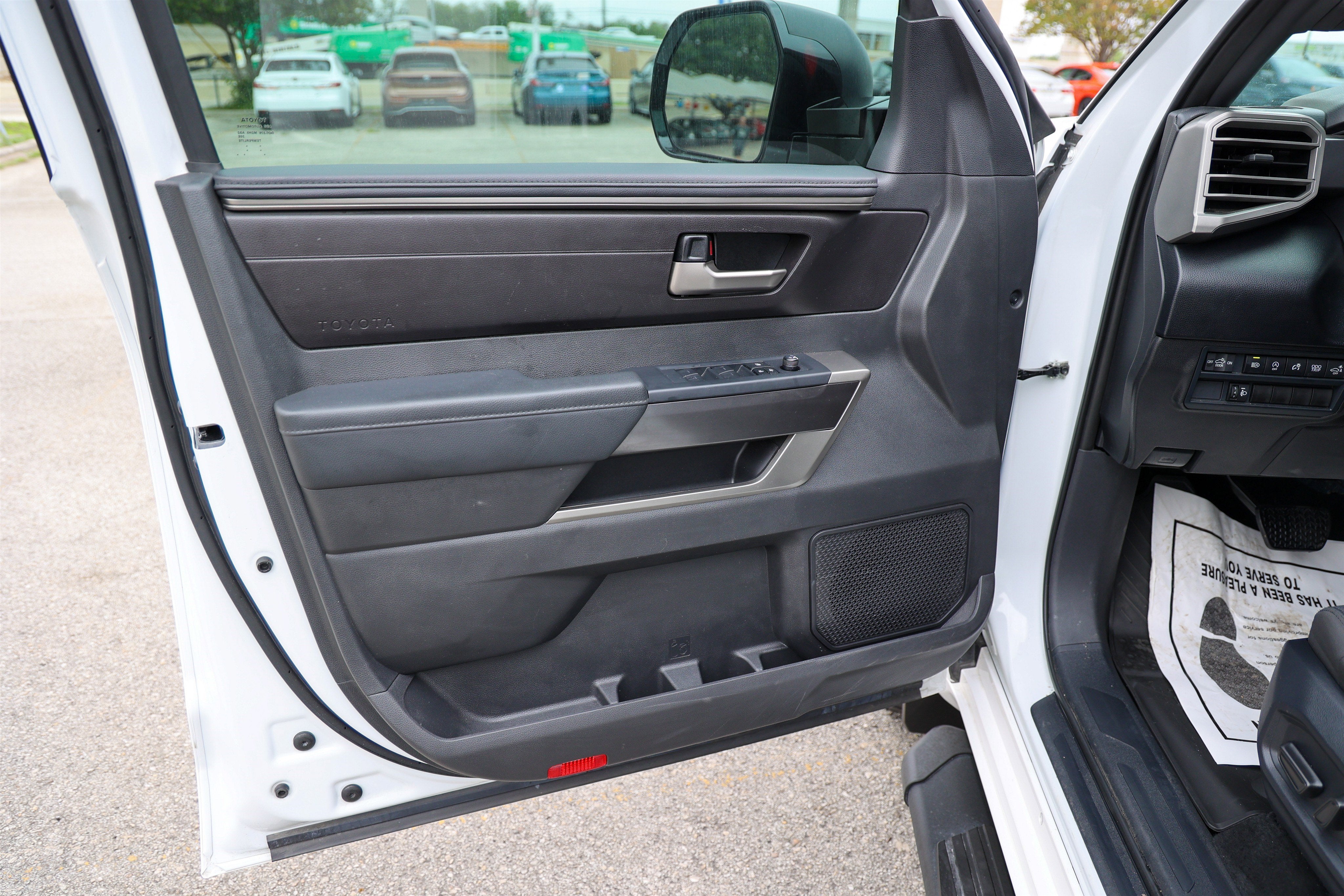 2025 Toyota TUNDRA 4X4 SR5