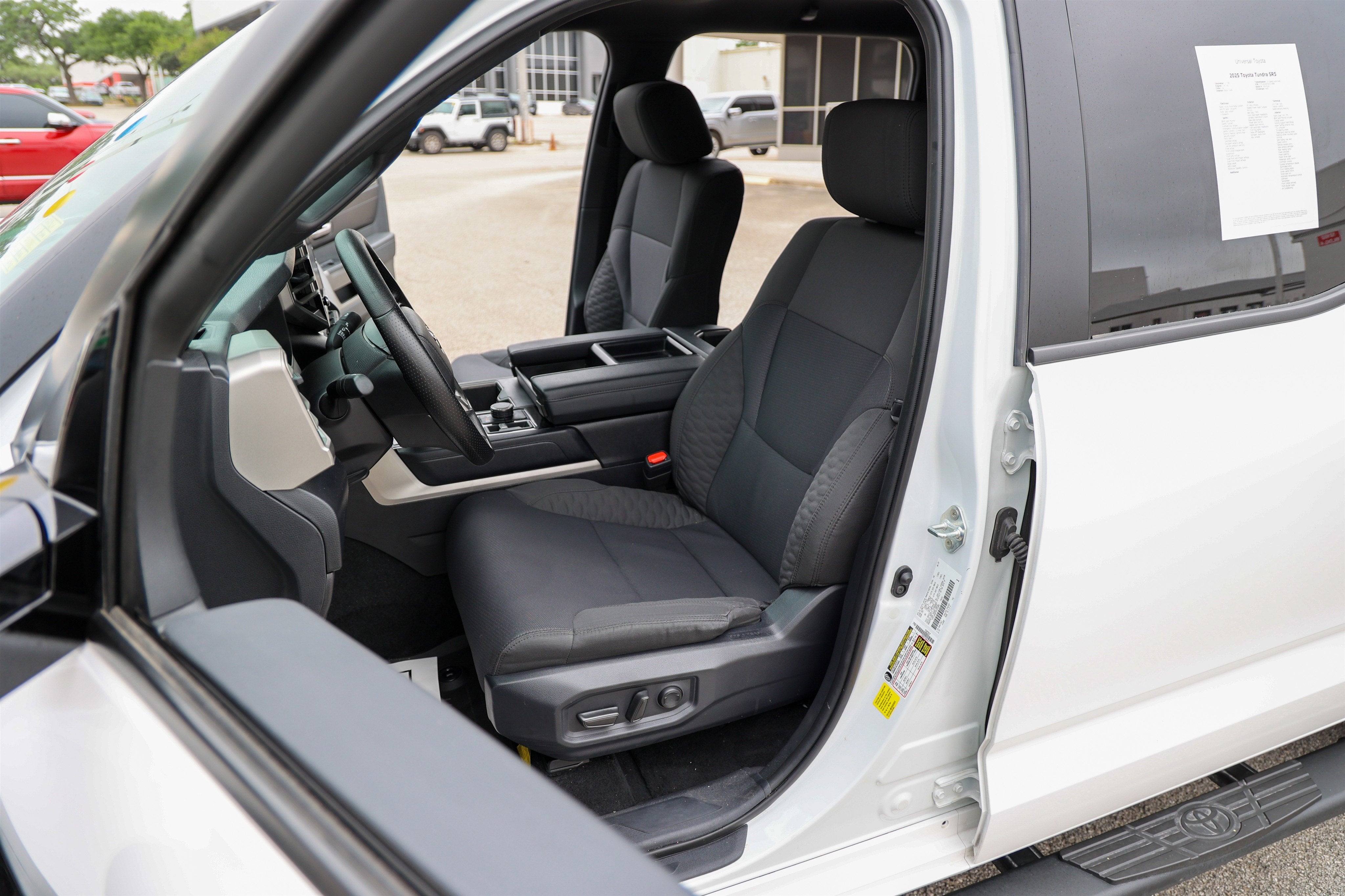2025 Toyota TUNDRA 4X4 SR5