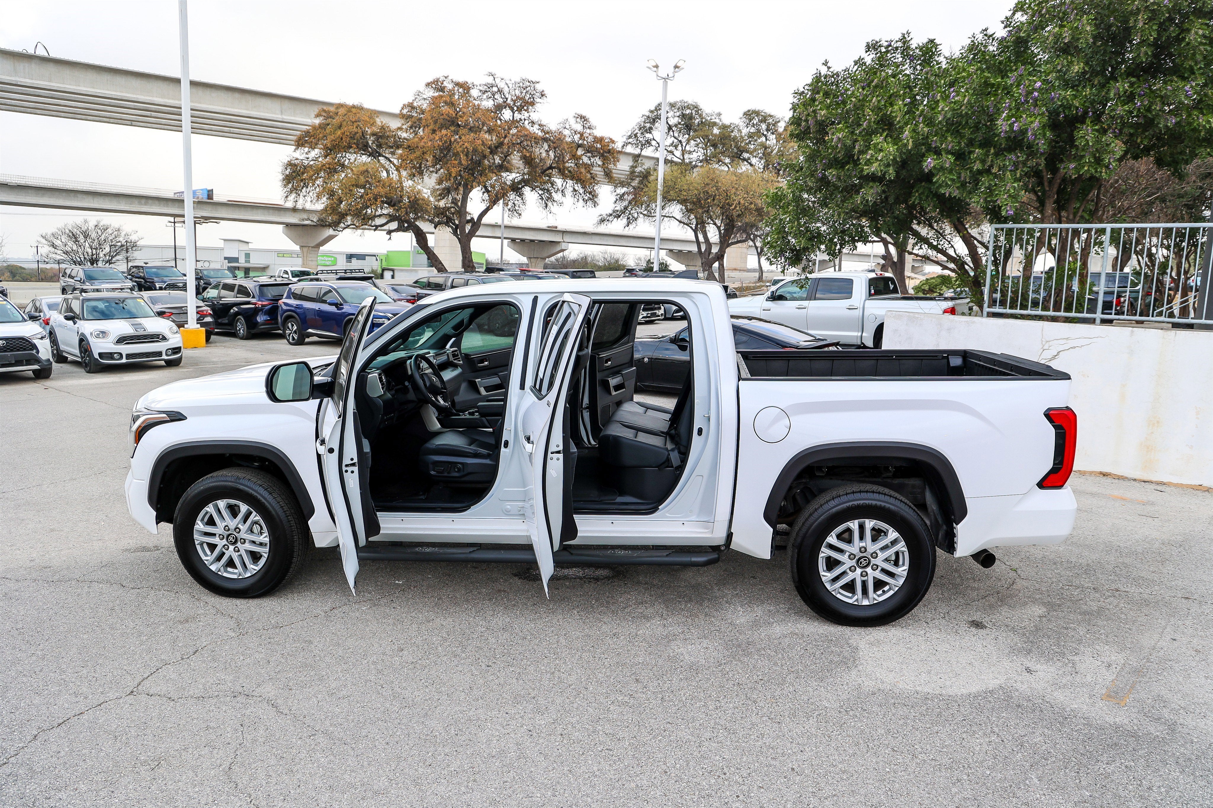 2025 Toyota TUNDRA 4X4 SR5