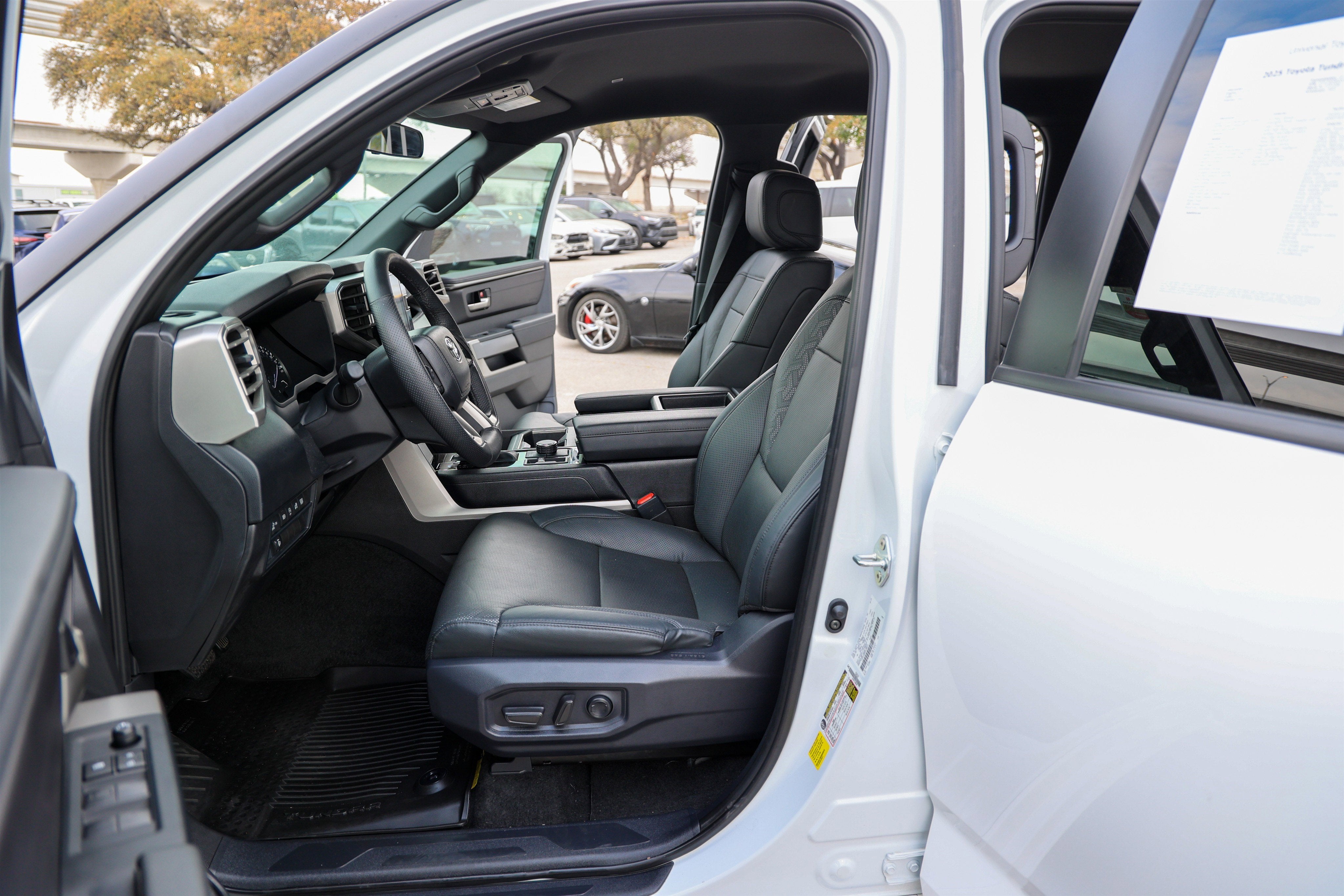 2025 Toyota TUNDRA 4X4 SR5