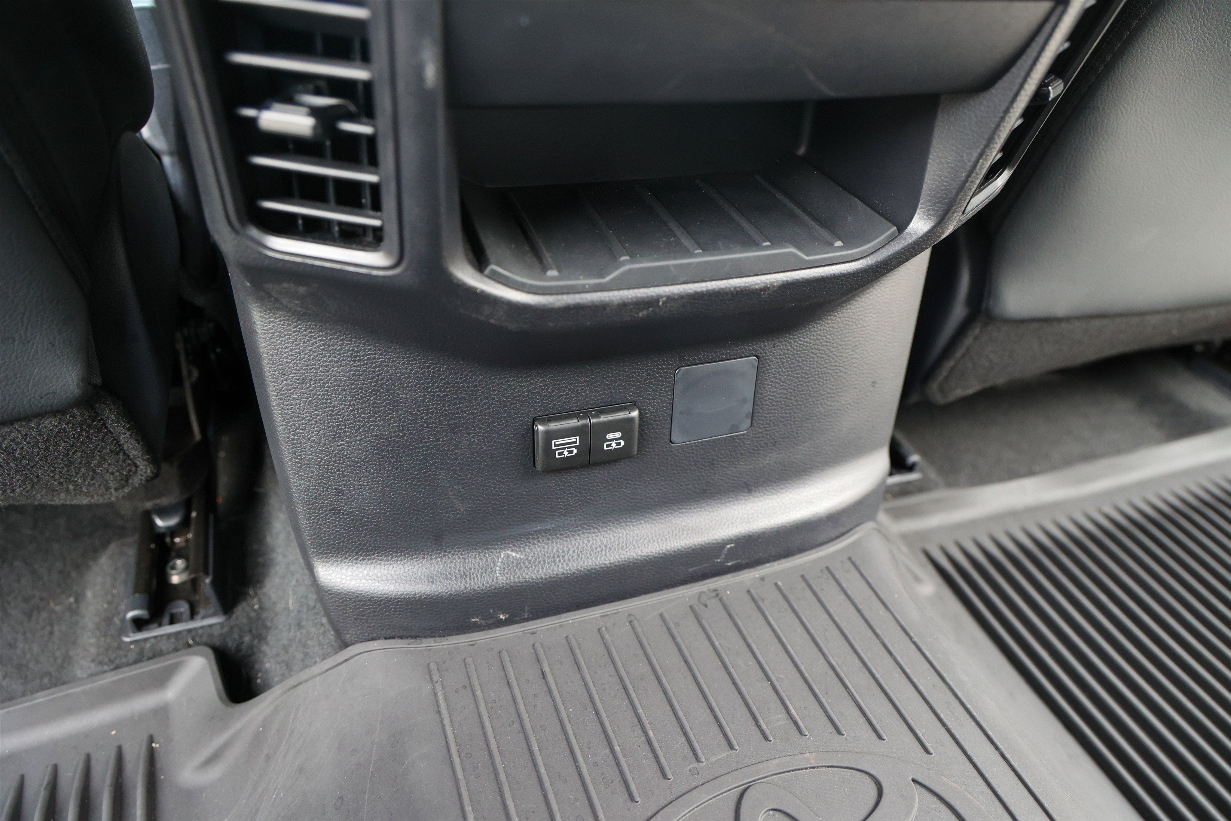 2025 Toyota TUNDRA 4X4 SR5