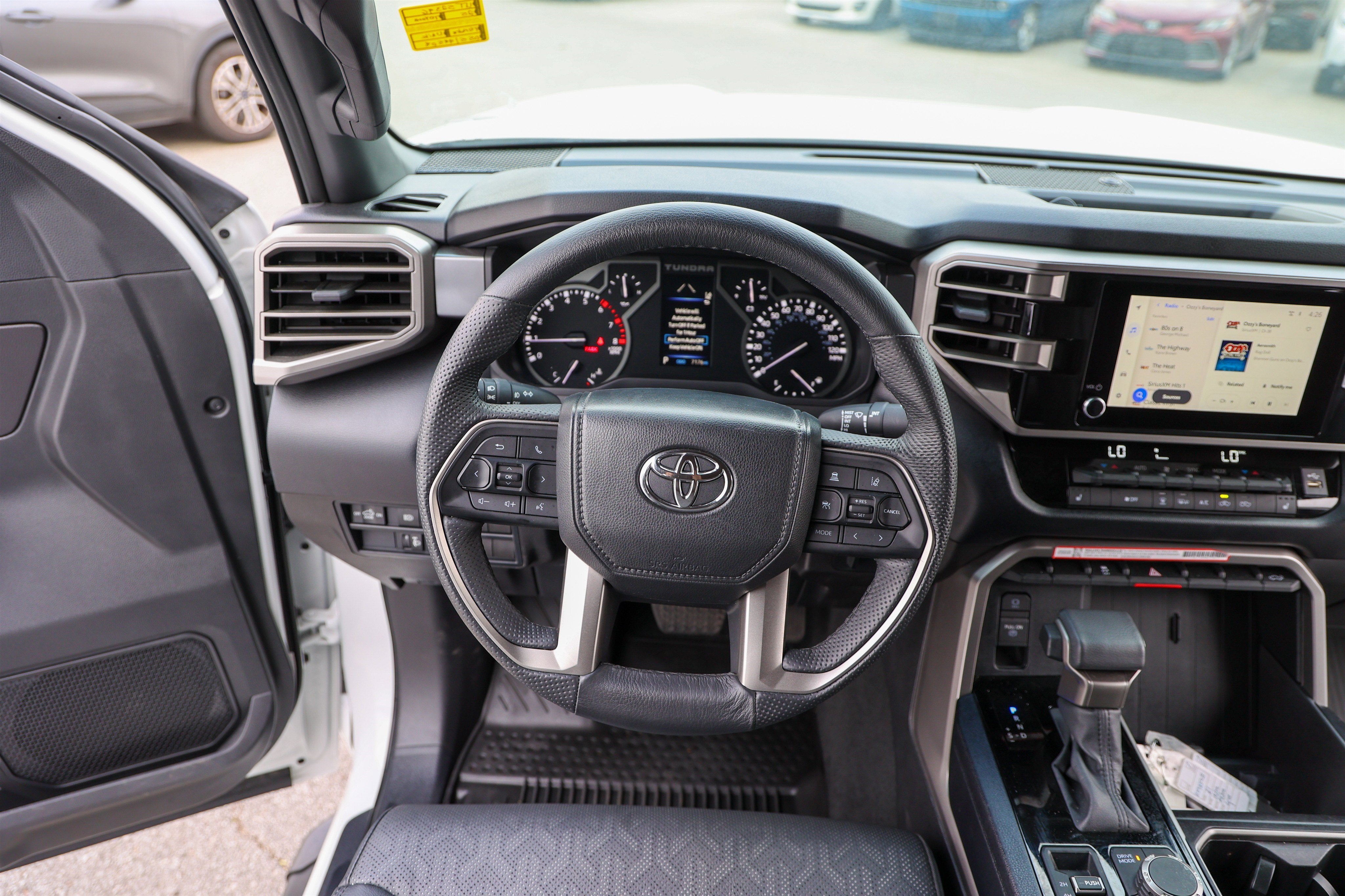 2025 Toyota TUNDRA 4X4 SR5