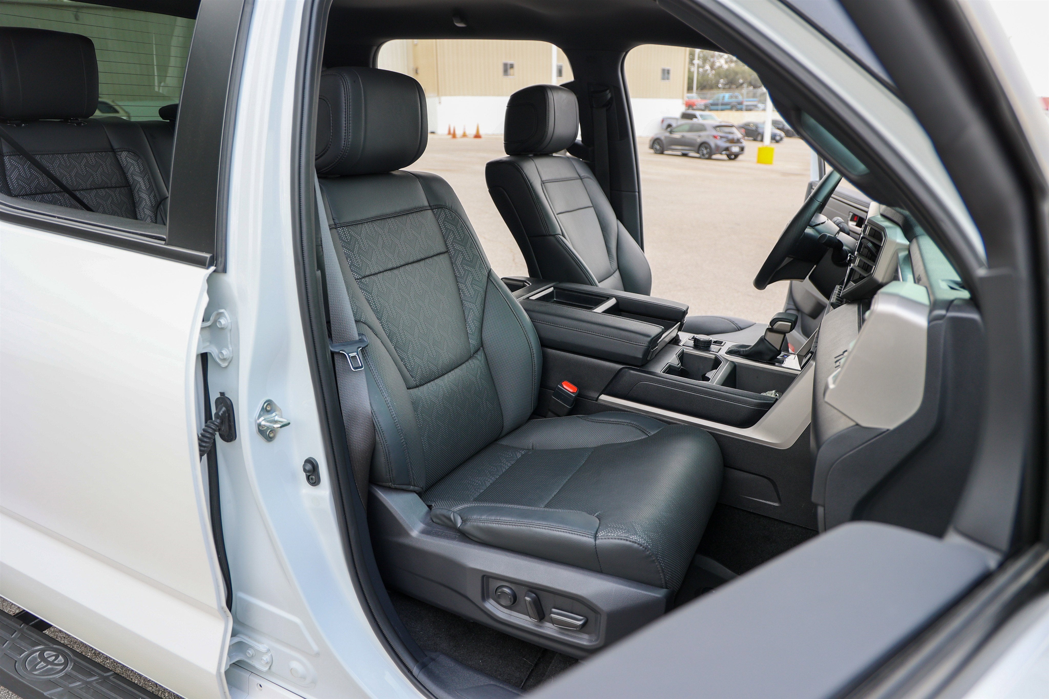 2025 Toyota TUNDRA 4X4 SR5