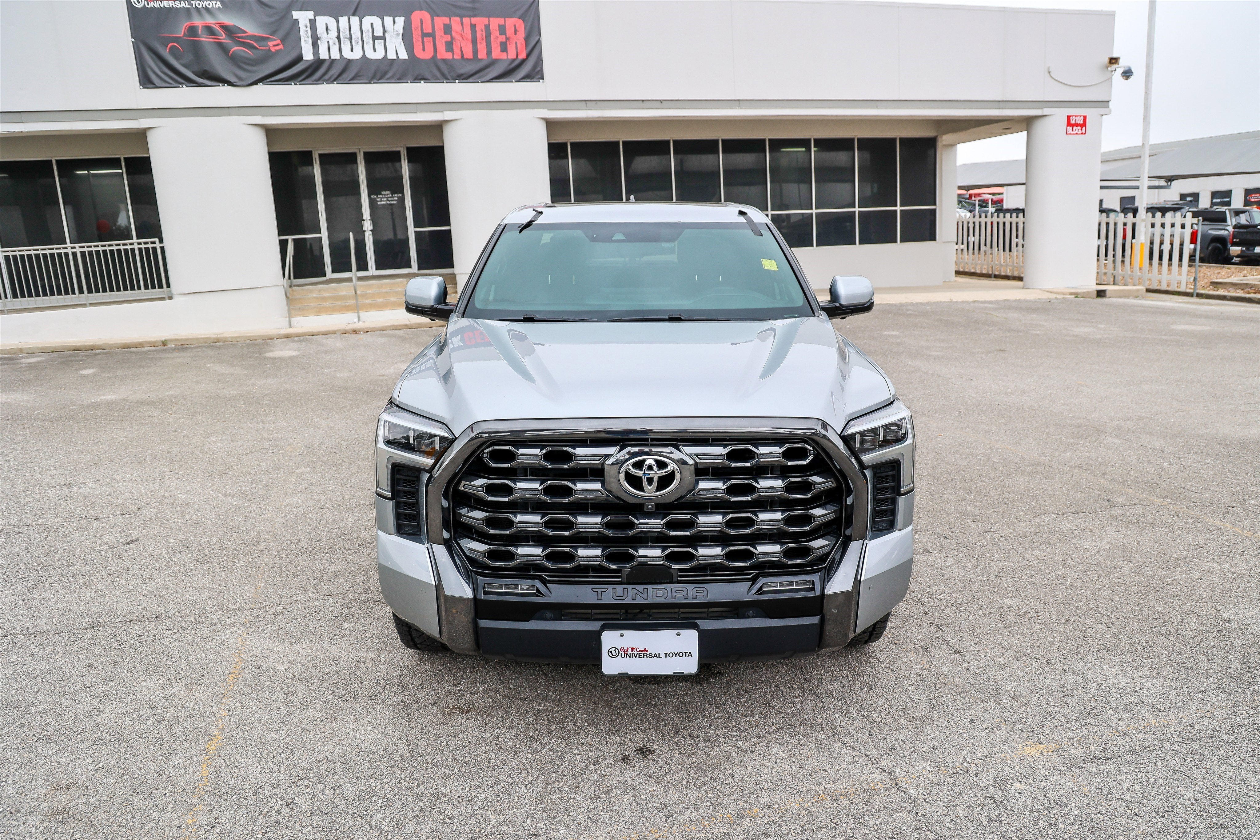 2023 Toyota TUNDRA 4X4 Platinum