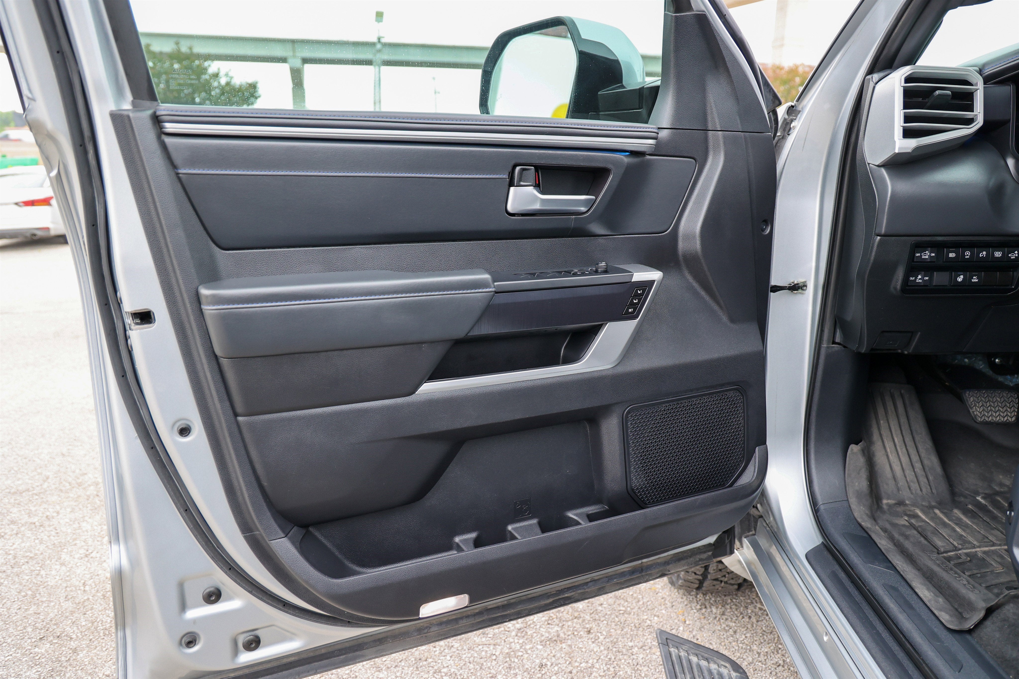 2023 Toyota TUNDRA 4X4 Platinum