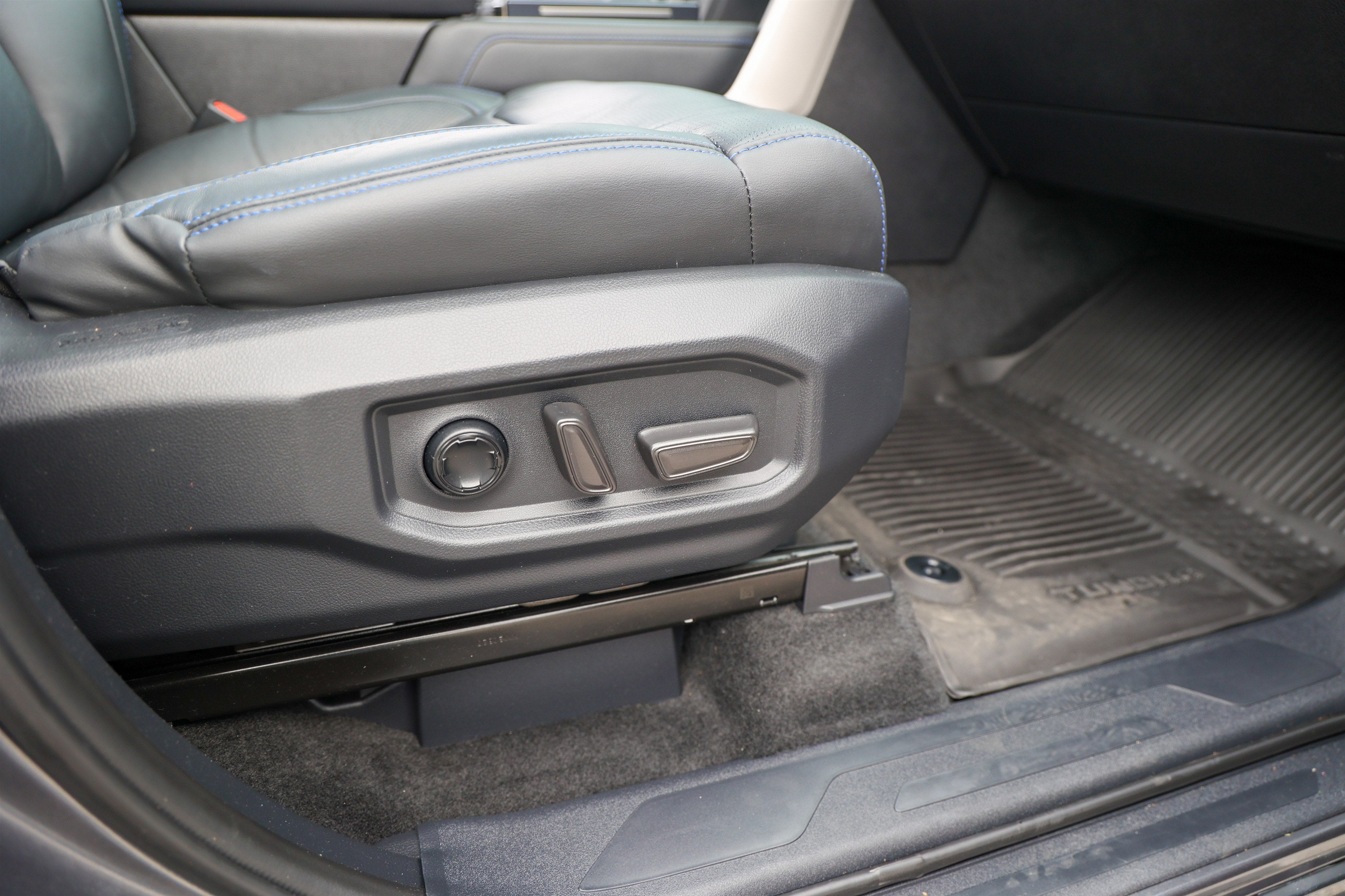 2026 Toyota Tundra i-FORCE MAX Platinum Hybrid