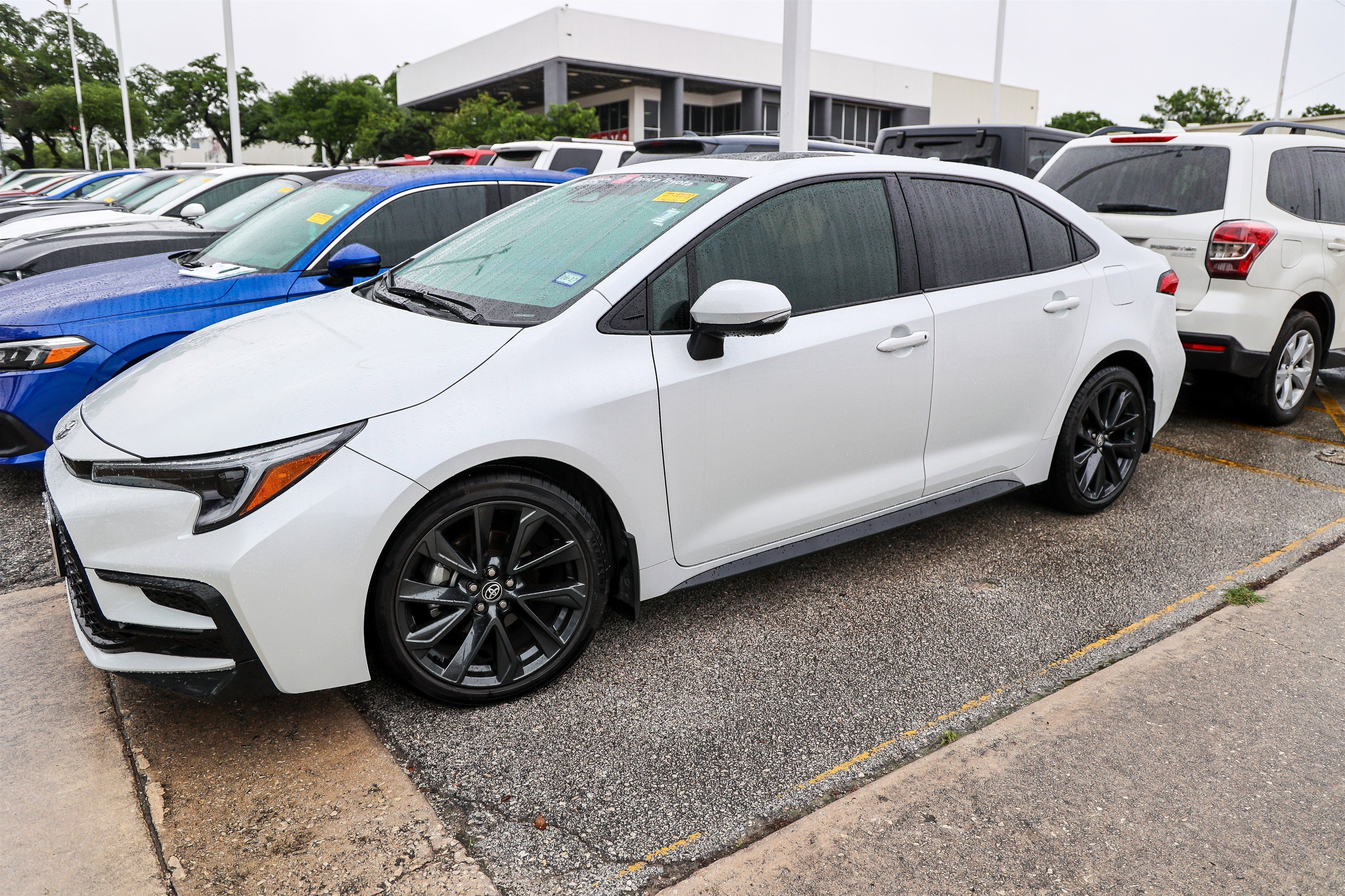 2025 Toyota COROLLA SE